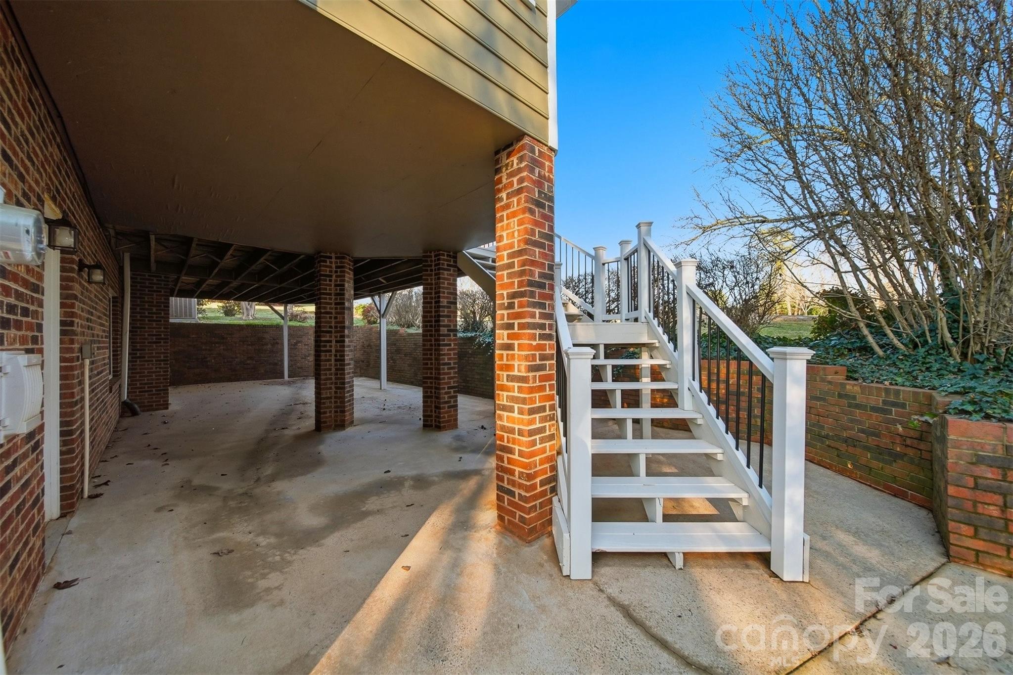 3718 Club House Drive NE