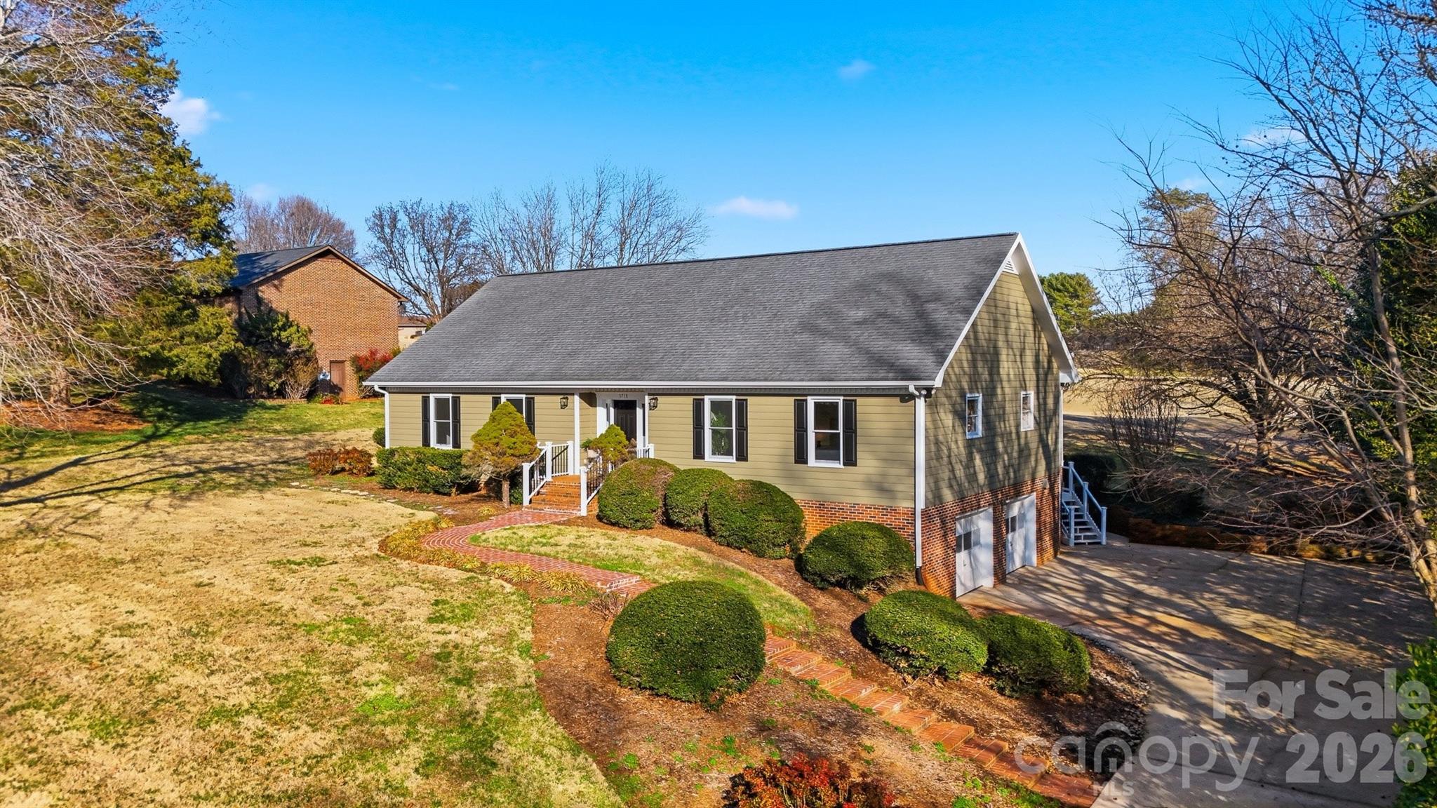 3718 Club House Drive NE