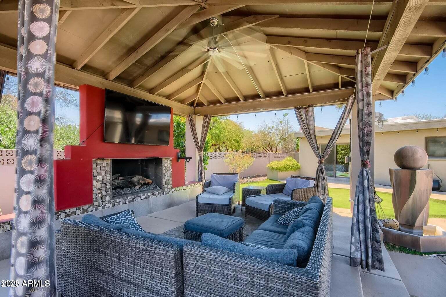 5801 E MOUNTAIN VIEW Road