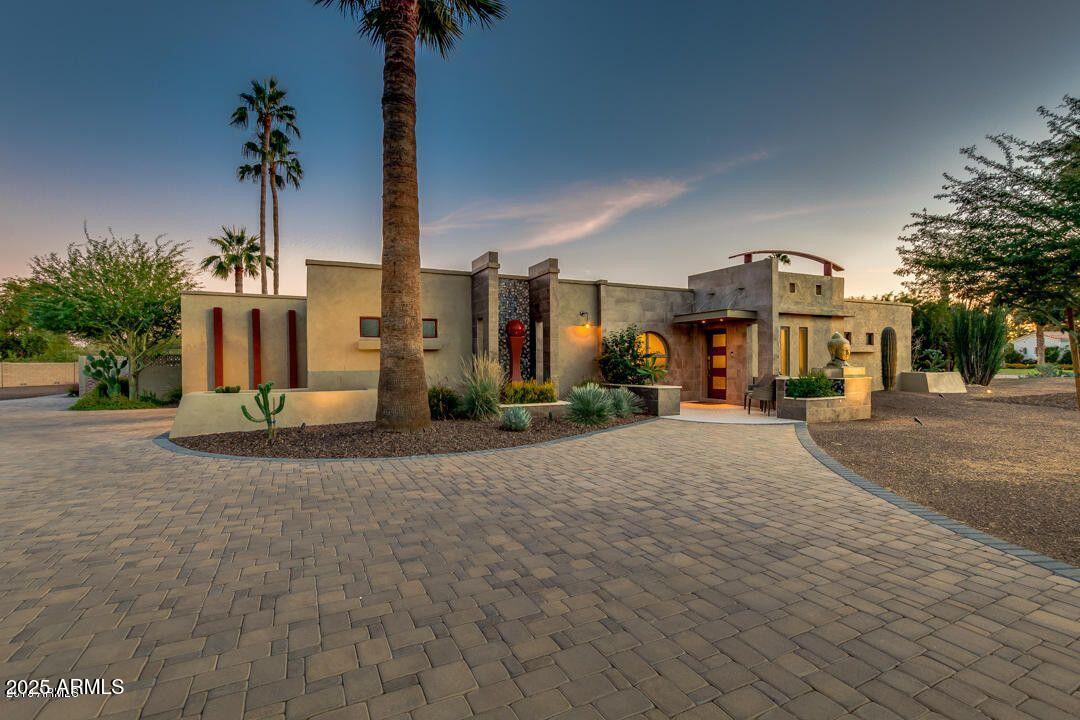 5801 E MOUNTAIN VIEW Road