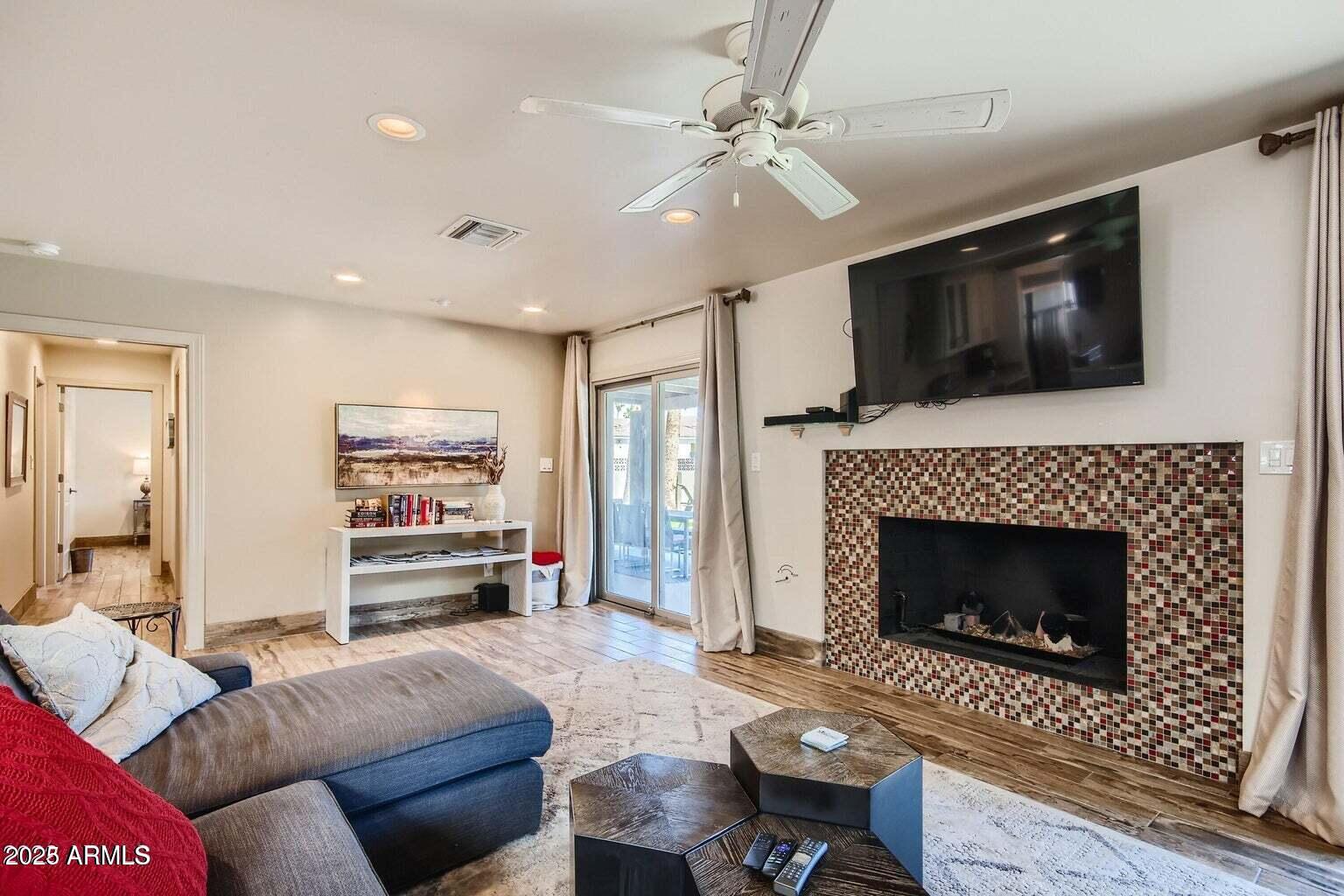 5801 E MOUNTAIN VIEW Road