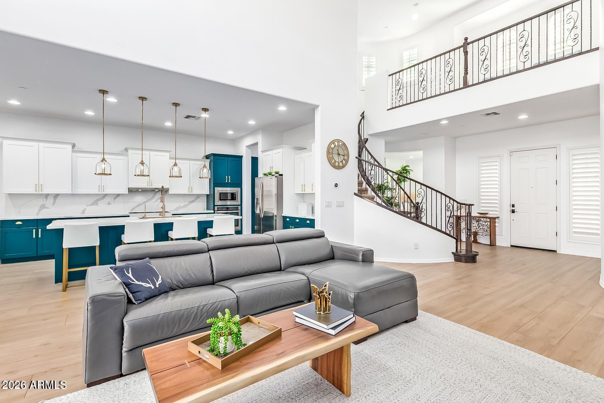 1528 W RED BIRD Road