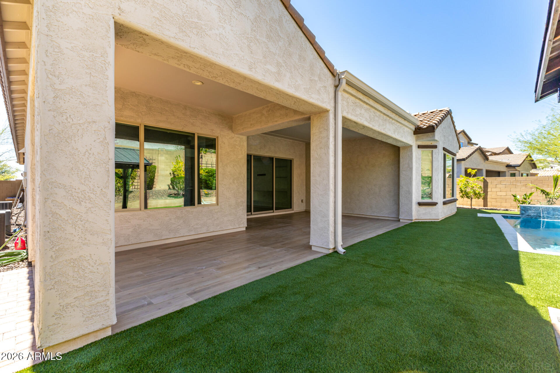 1528 W RED BIRD Road