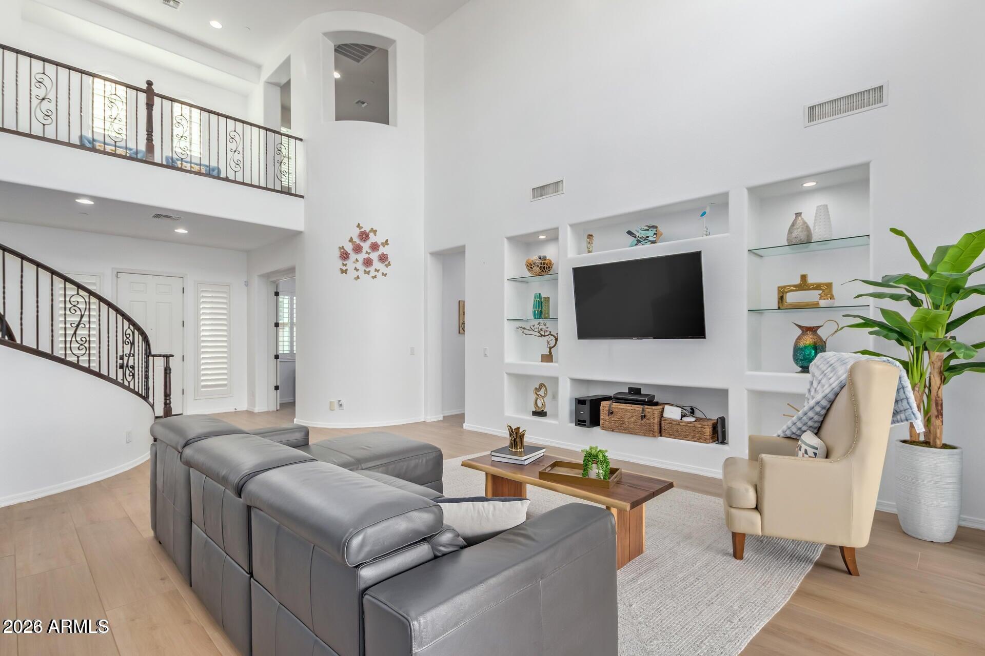 1528 W RED BIRD Road