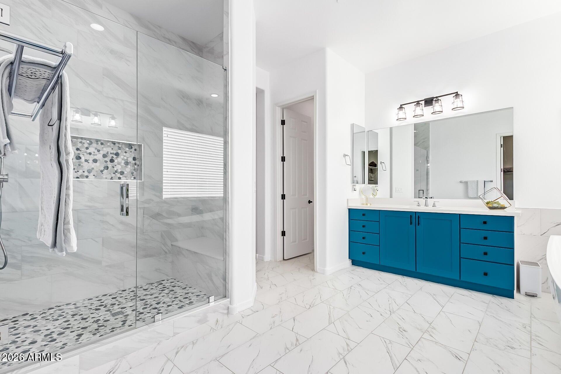 1528 W RED BIRD Road