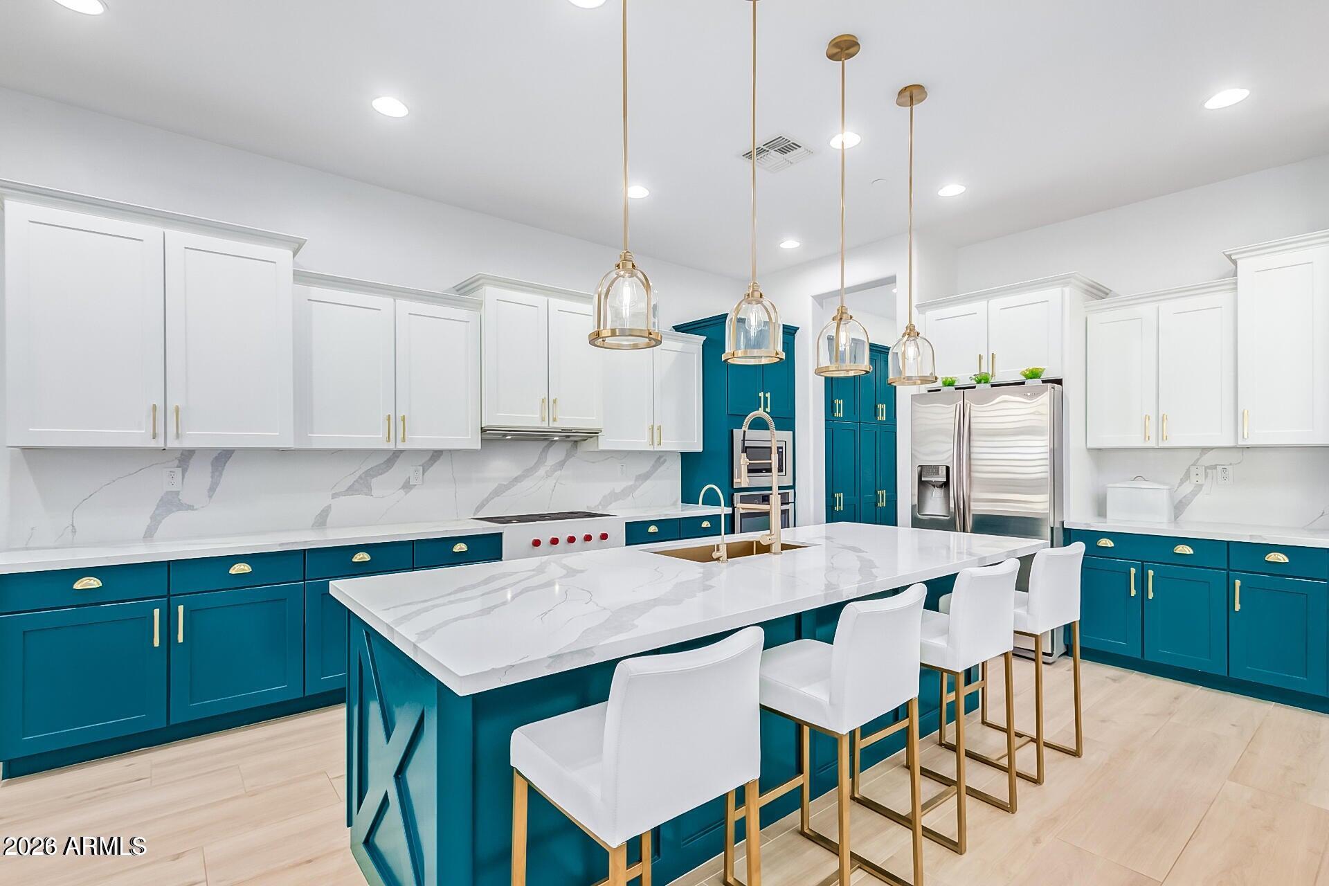 1528 W RED BIRD Road