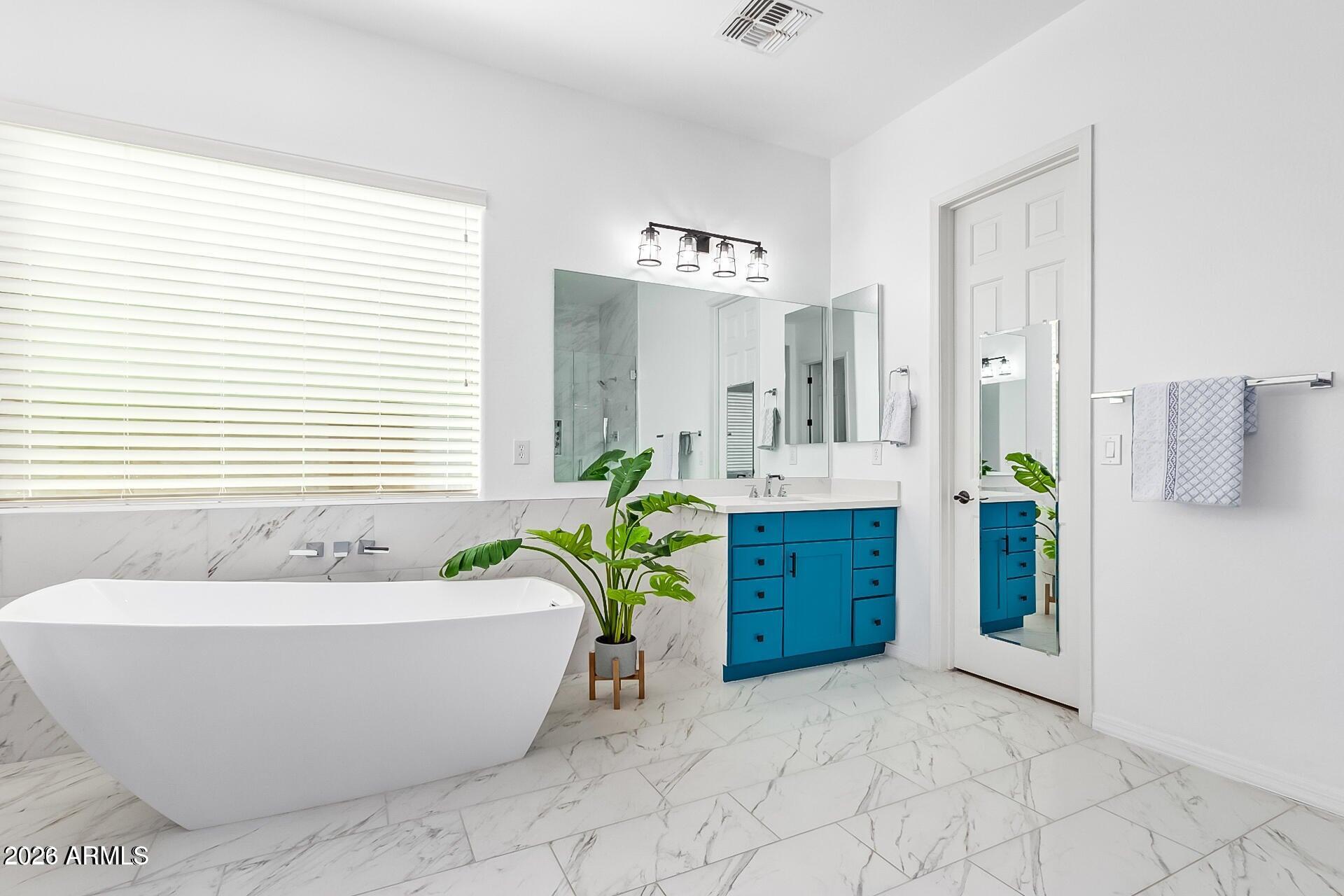 1528 W RED BIRD Road