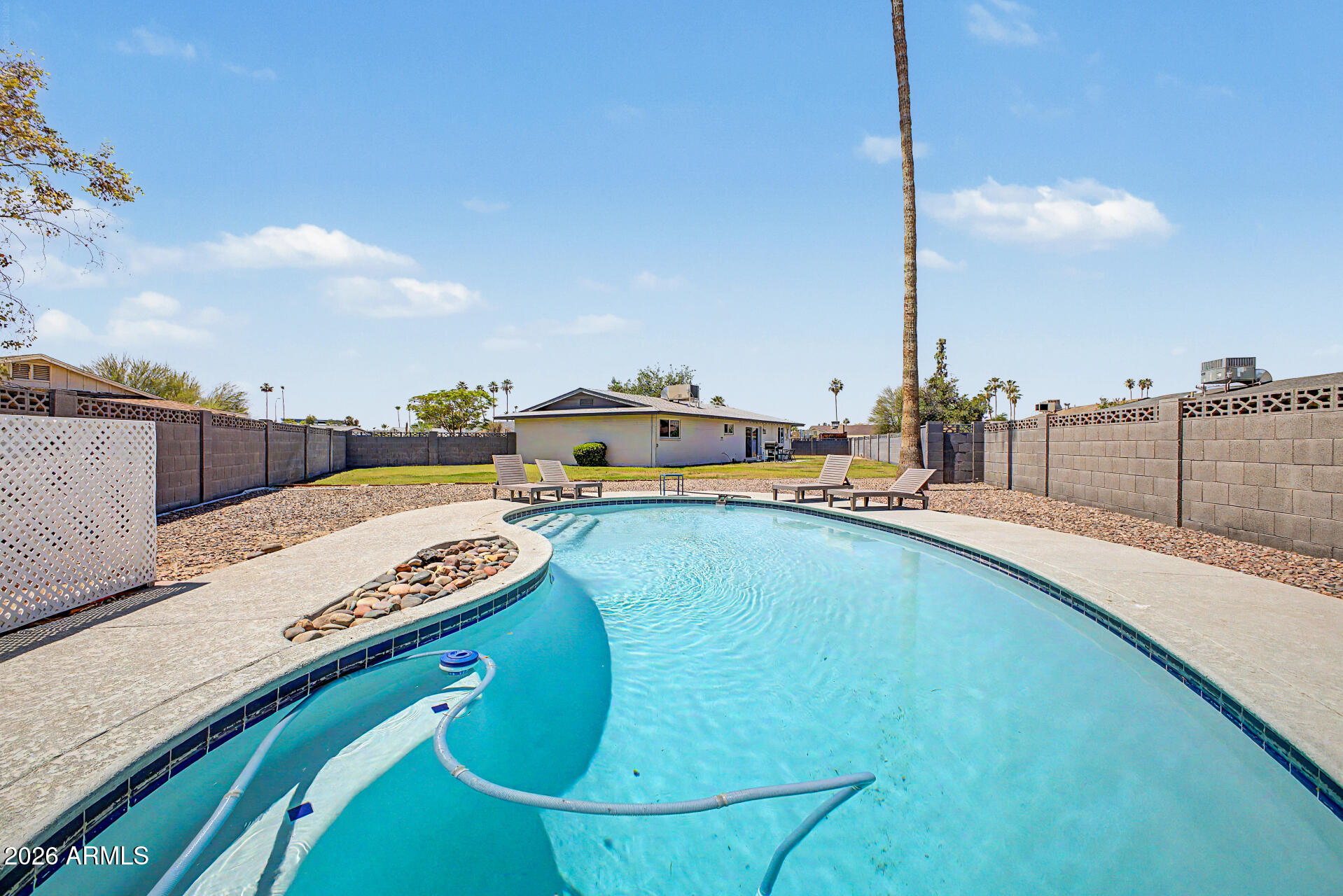 1882 E LOMA VISTA Drive