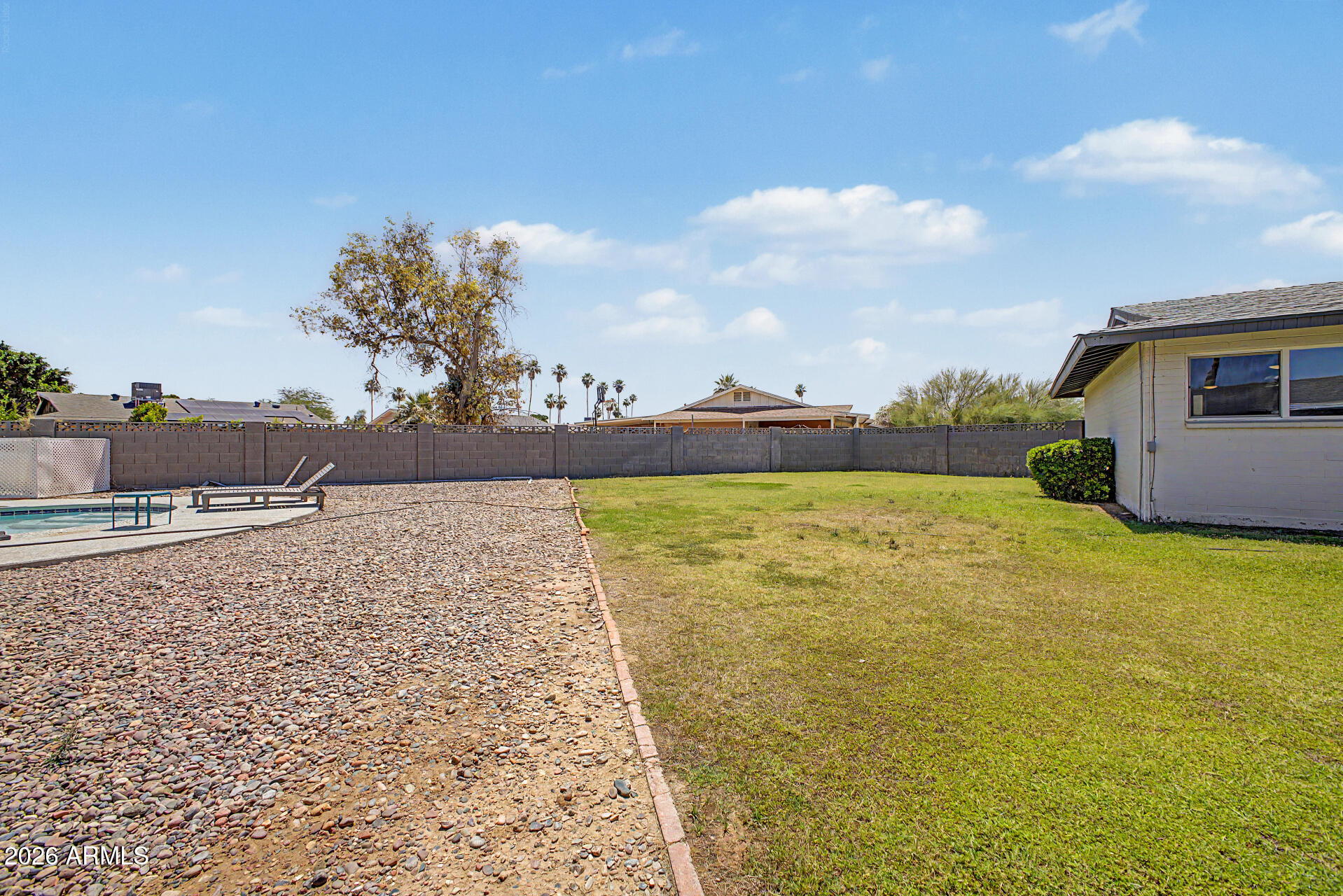 1882 E LOMA VISTA Drive