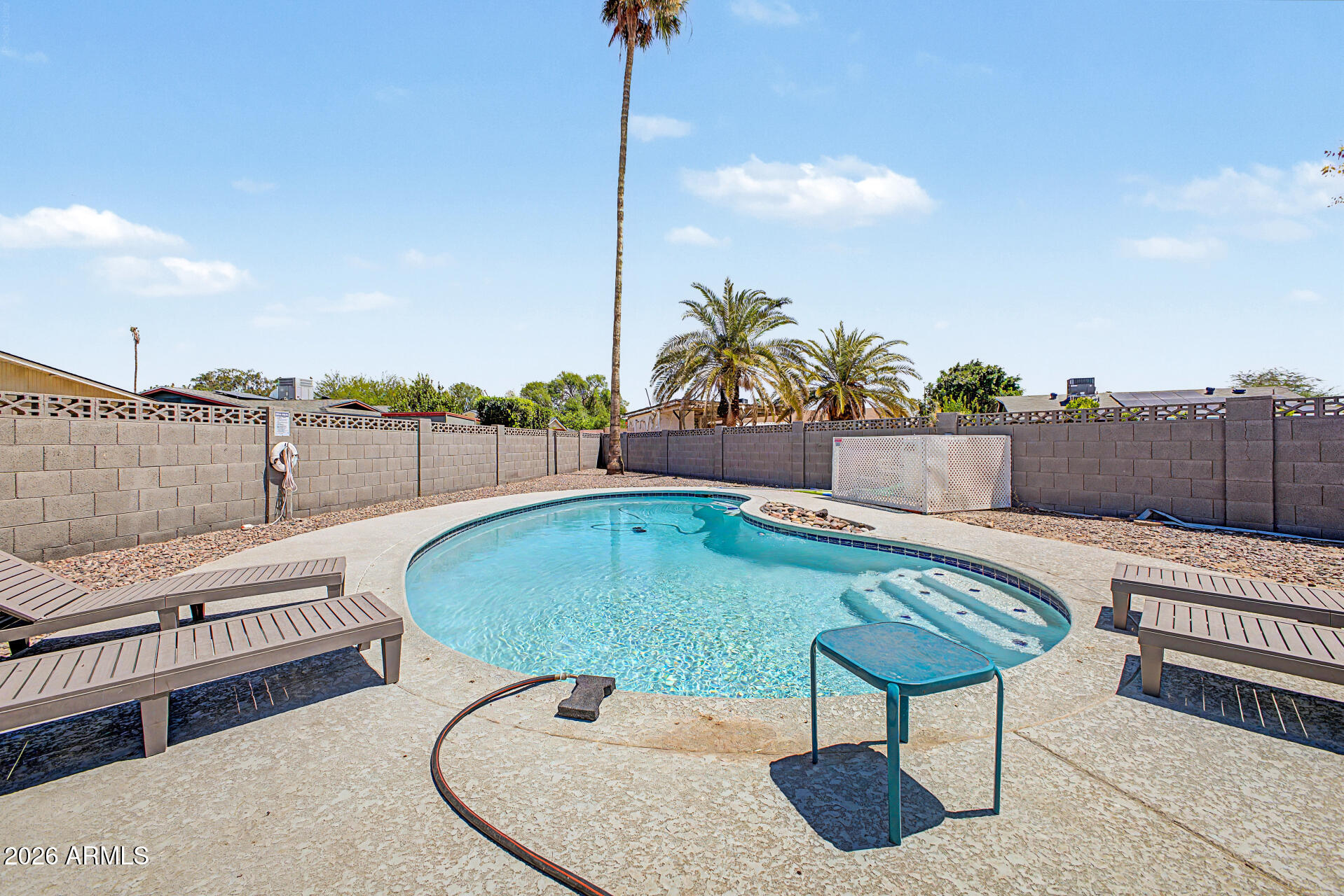 1882 E LOMA VISTA Drive