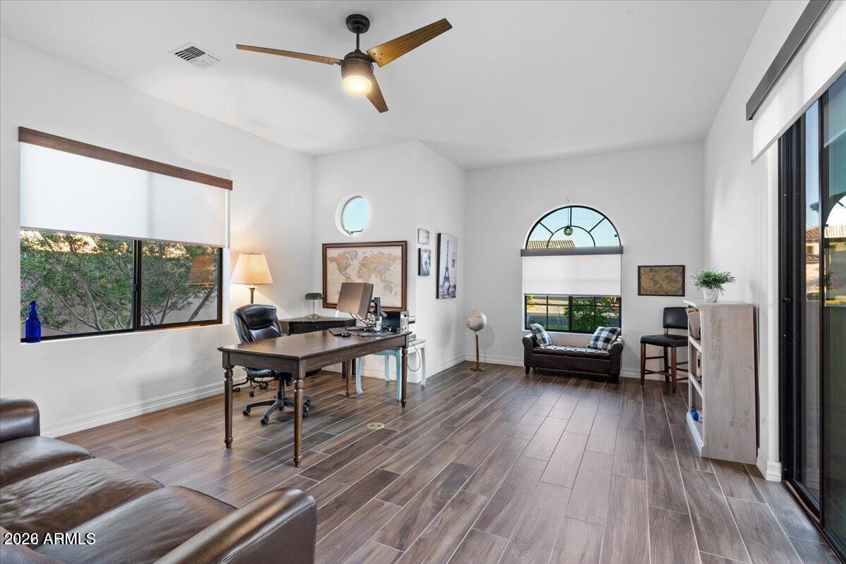 2538 E RAVENSWOOD Drive