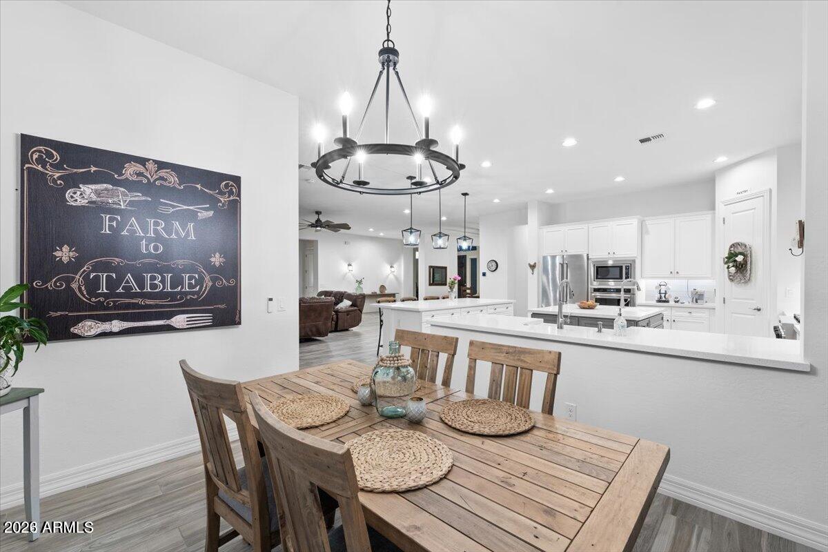 2538 E RAVENSWOOD Drive
