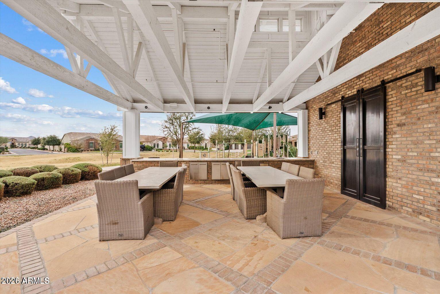 2538 E RAVENSWOOD Drive