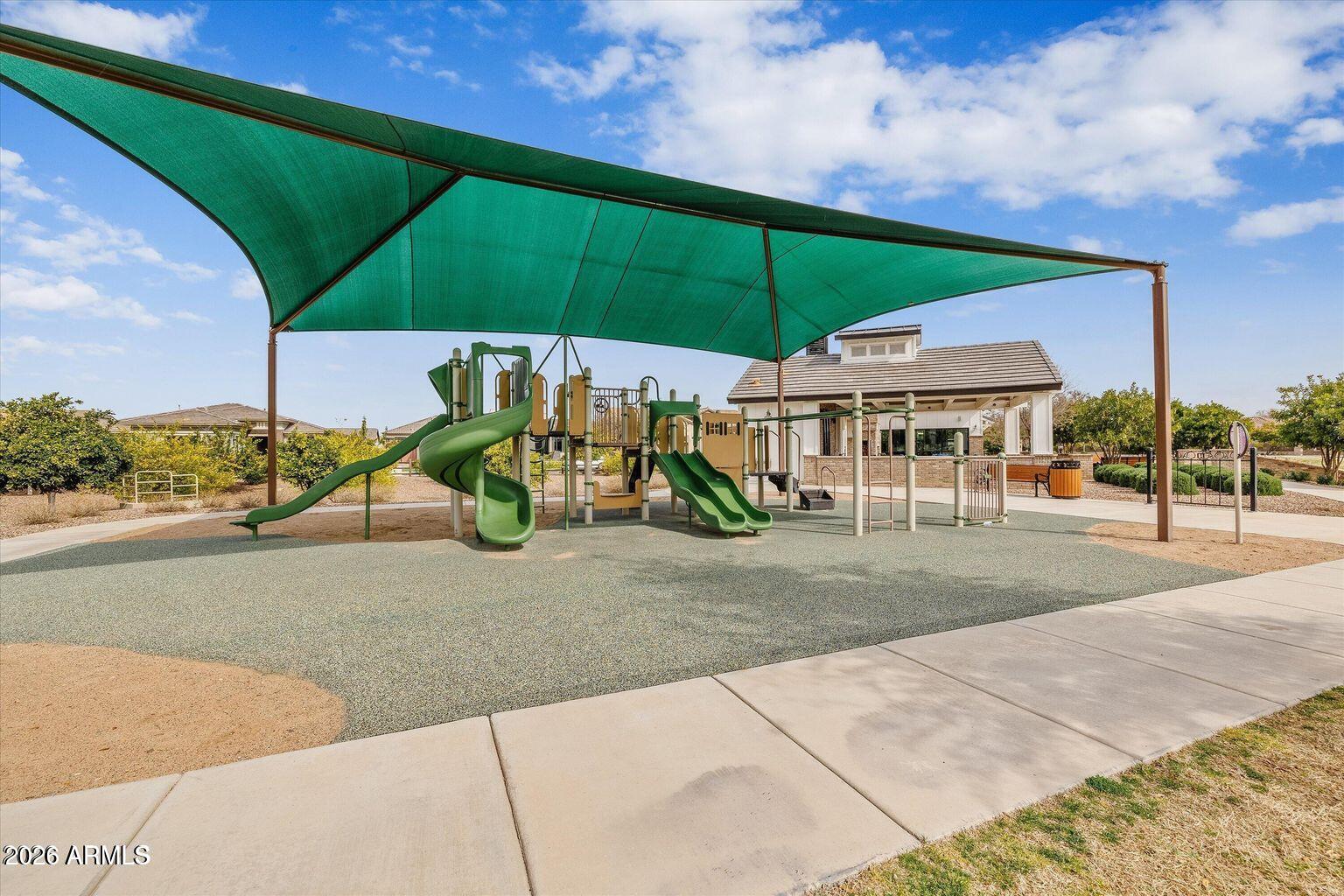 2538 E RAVENSWOOD Drive