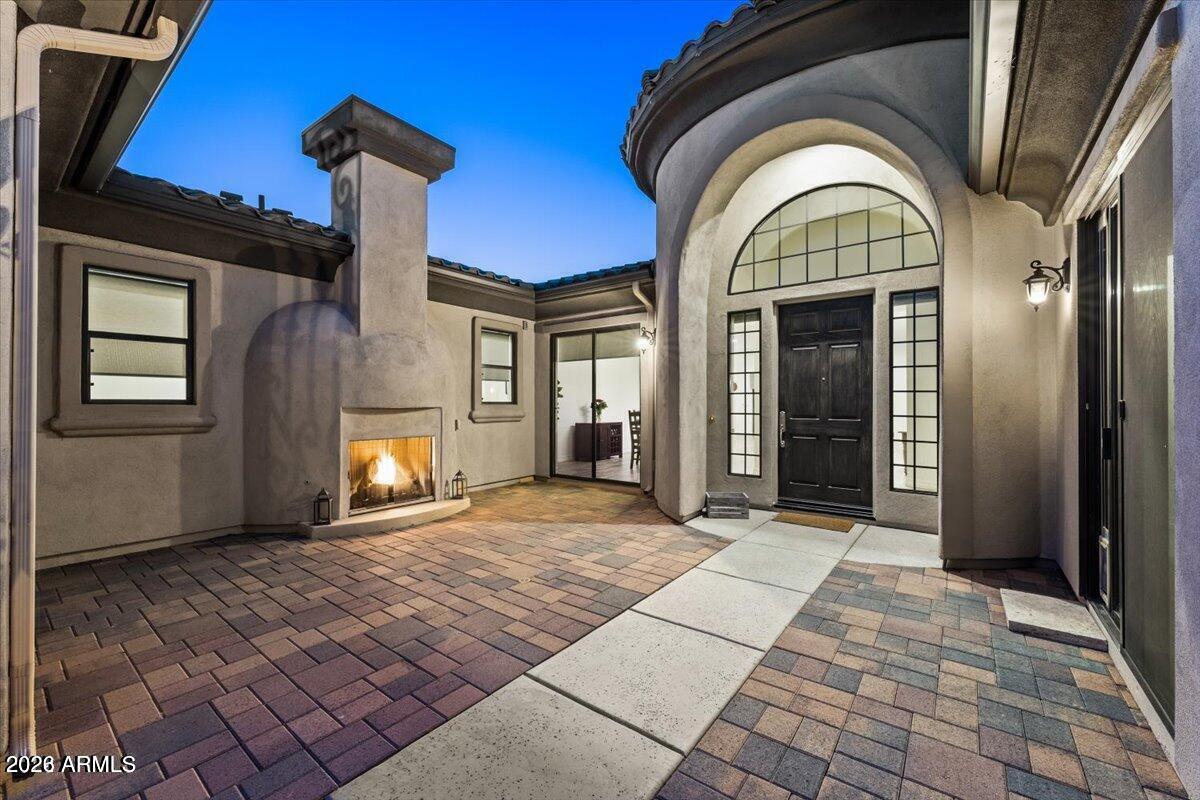 2538 E RAVENSWOOD Drive