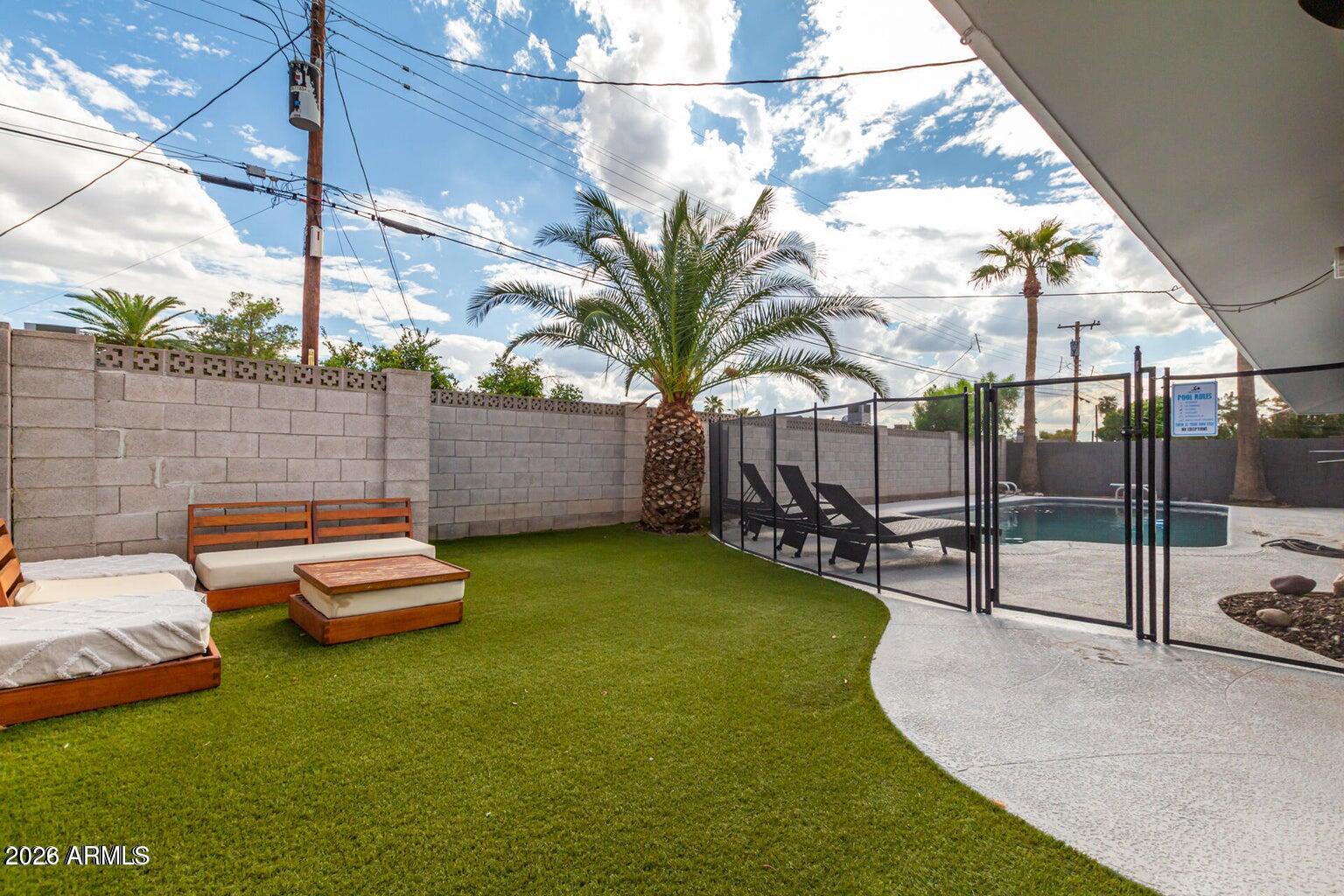 8225 E MINNEZONA Avenue