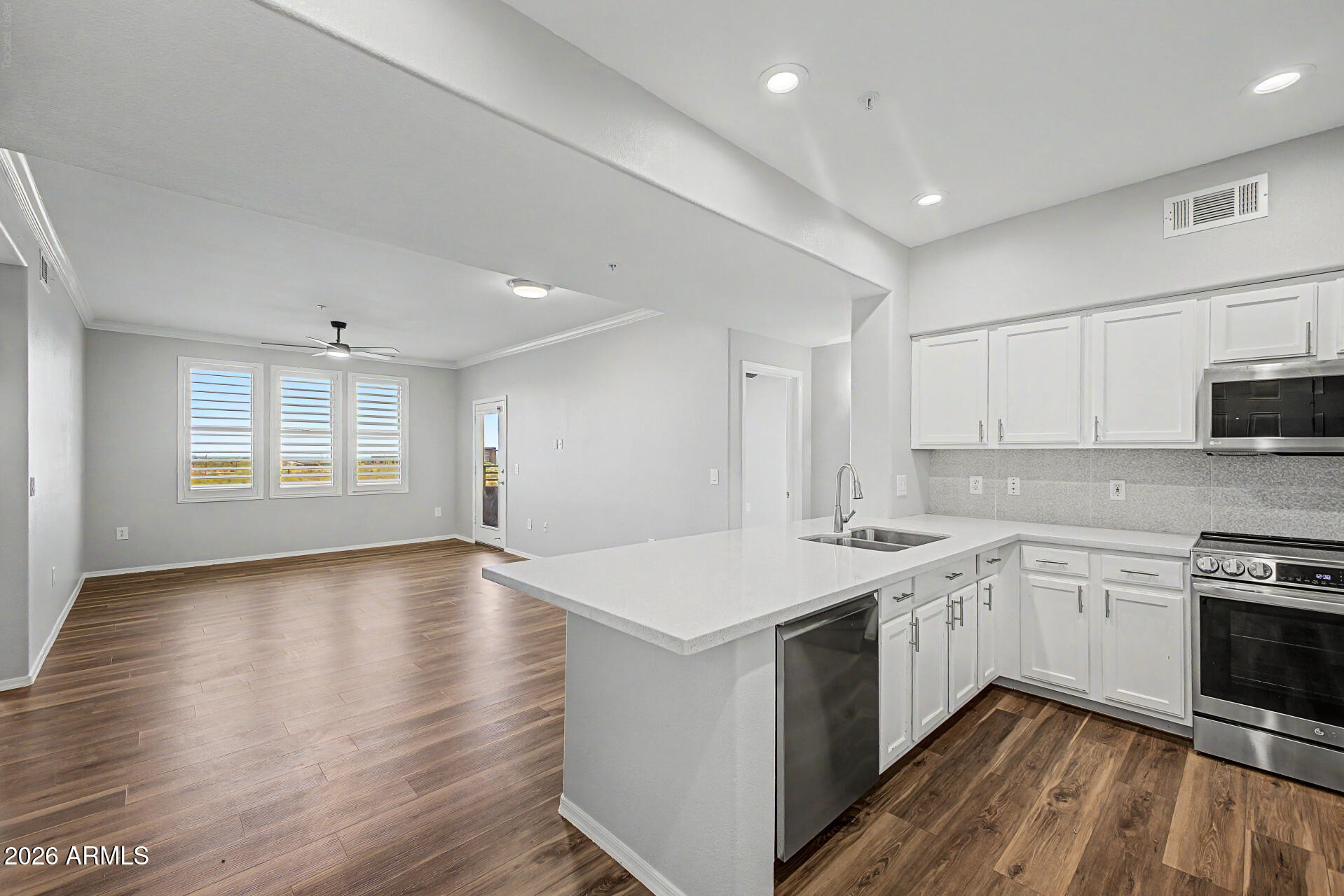 20100 N 78th Place 3073