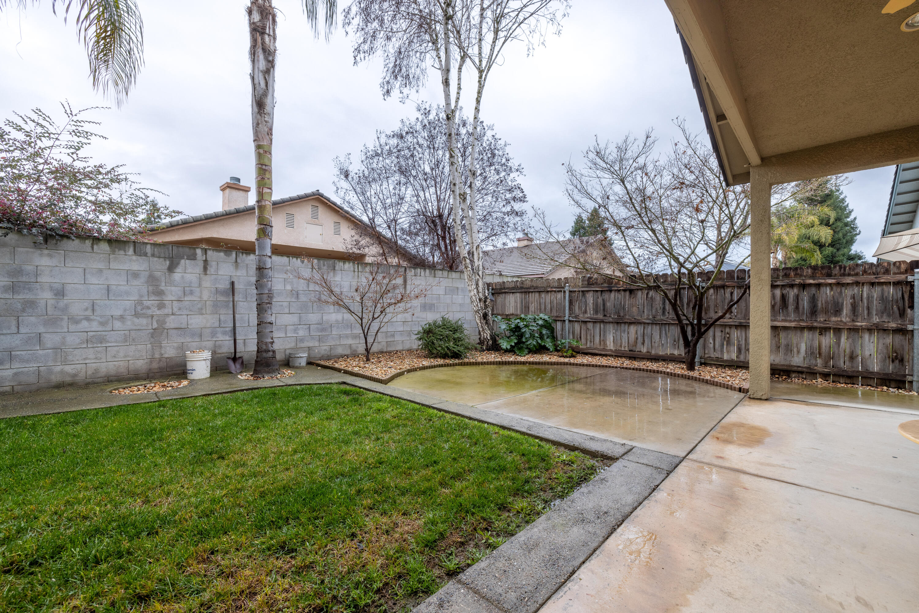 1635 E Dorothea Avenue