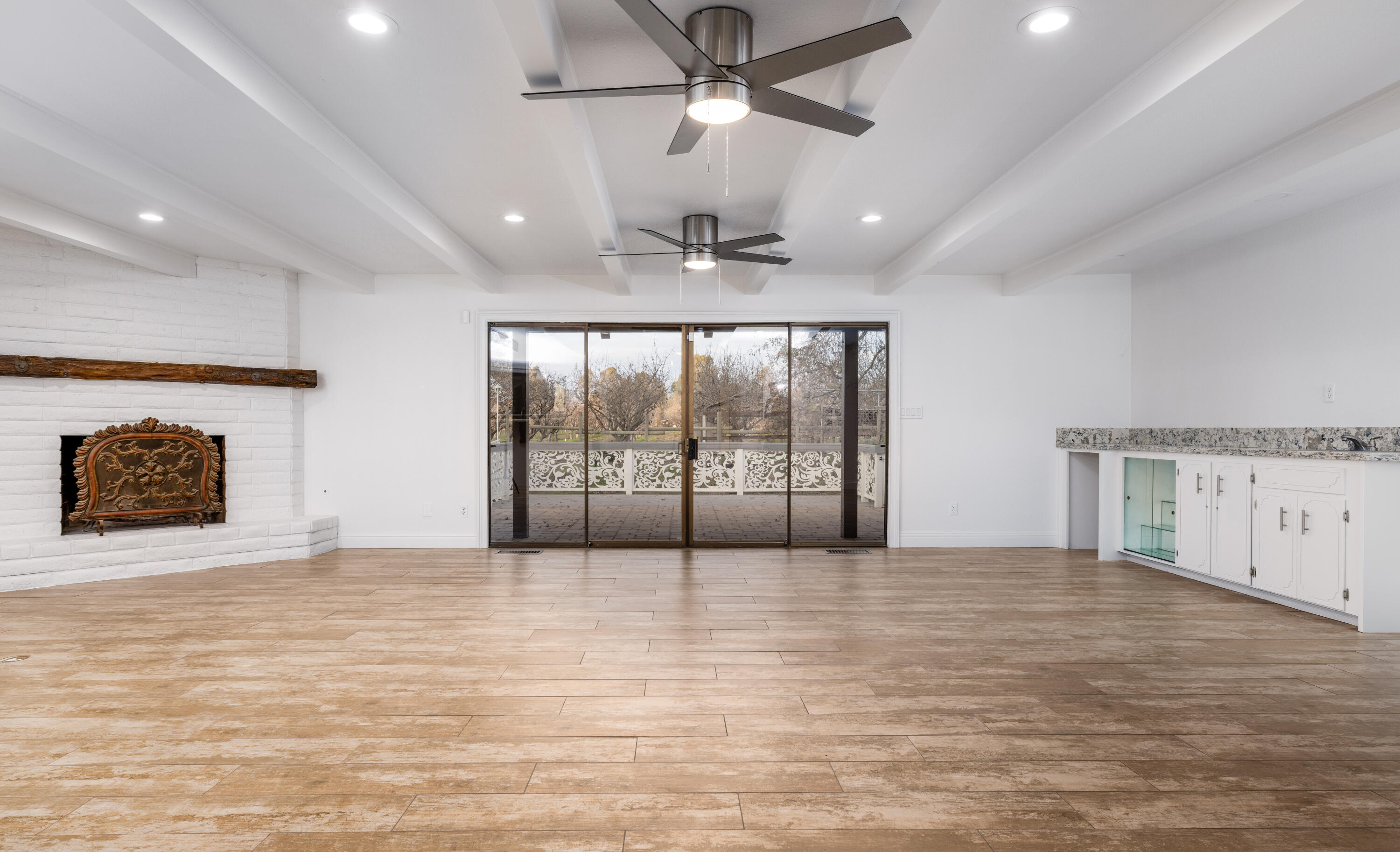15046 Avenue 224