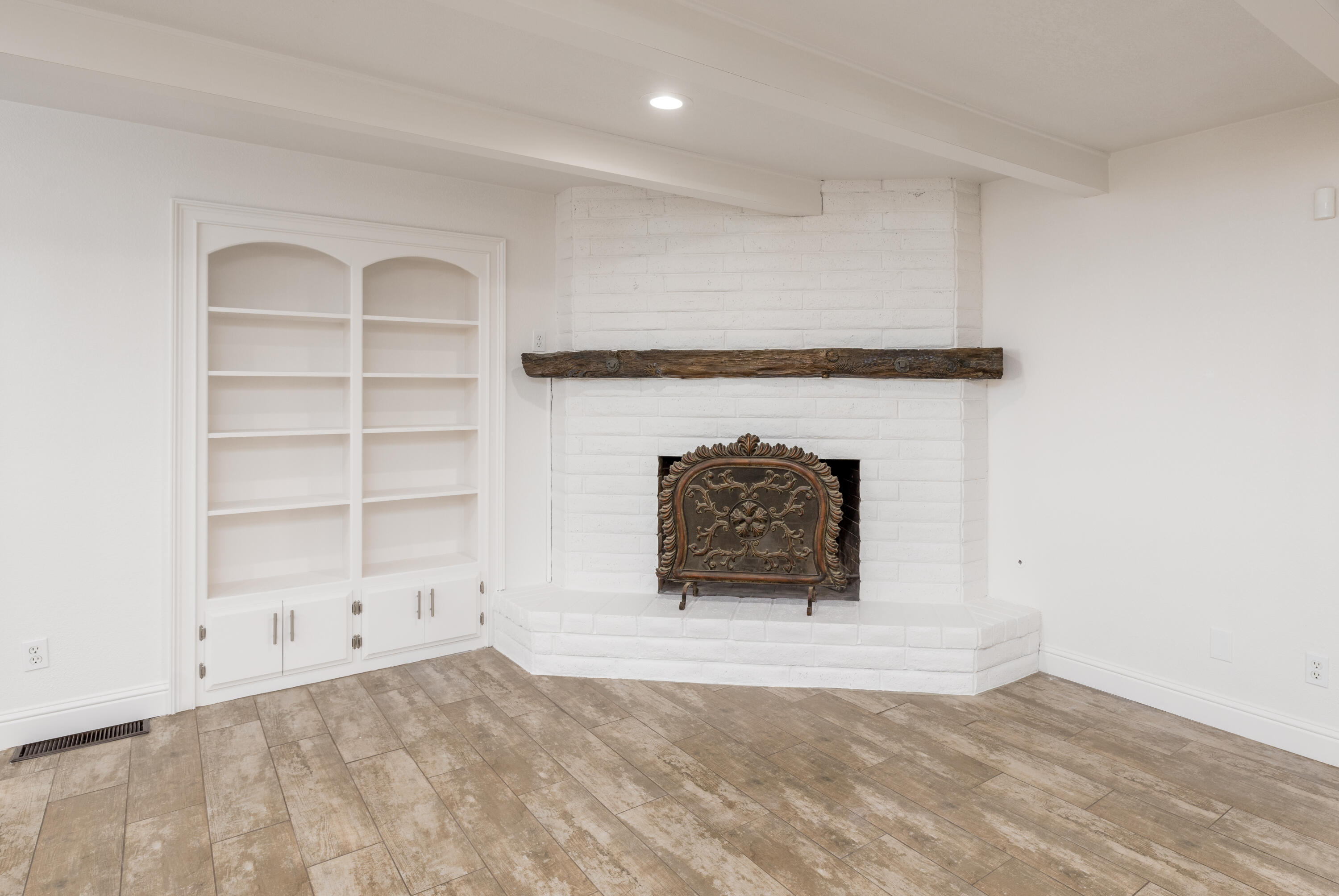 15046 Avenue 224