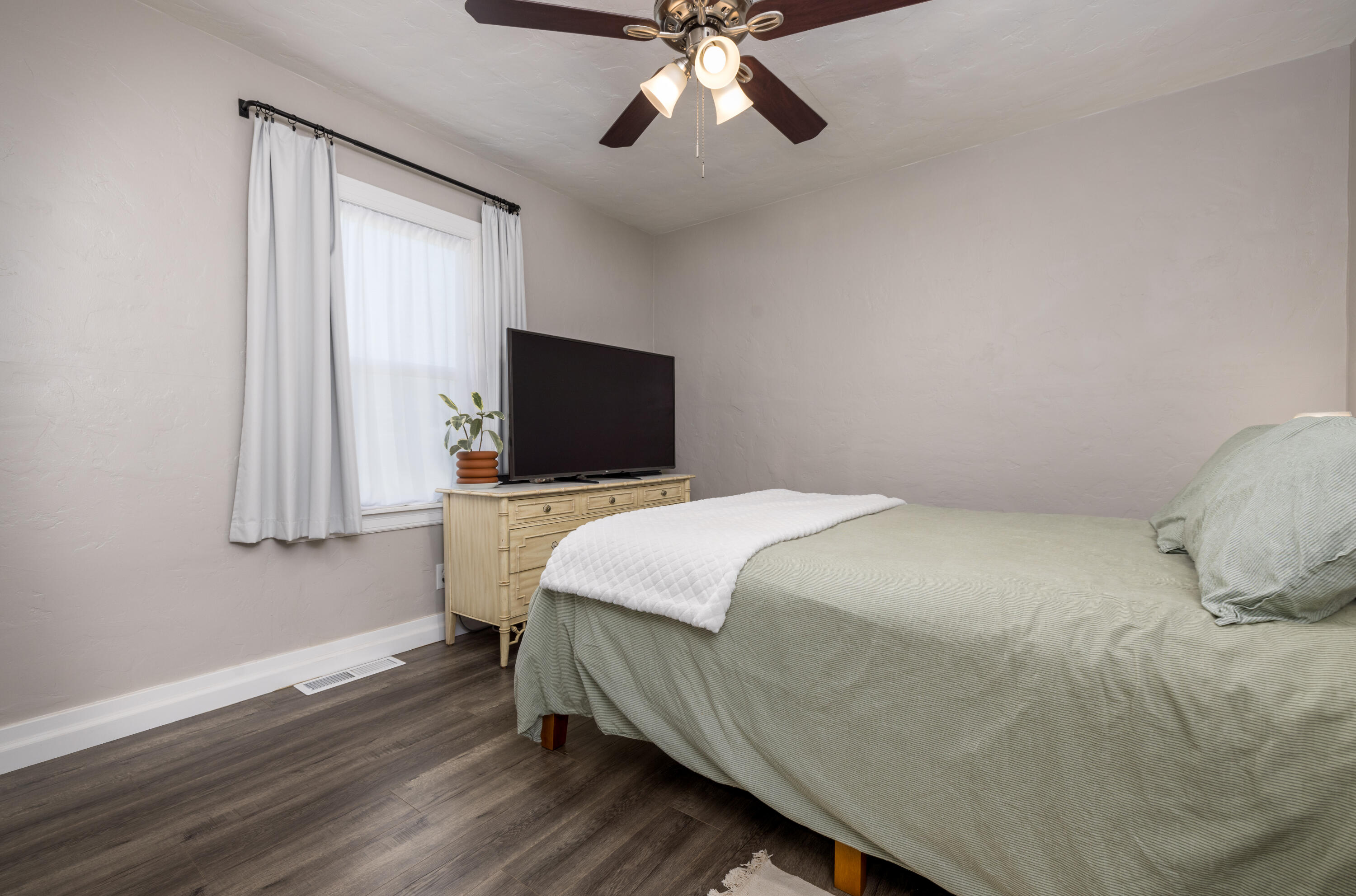 116 W Prosperity Avenue