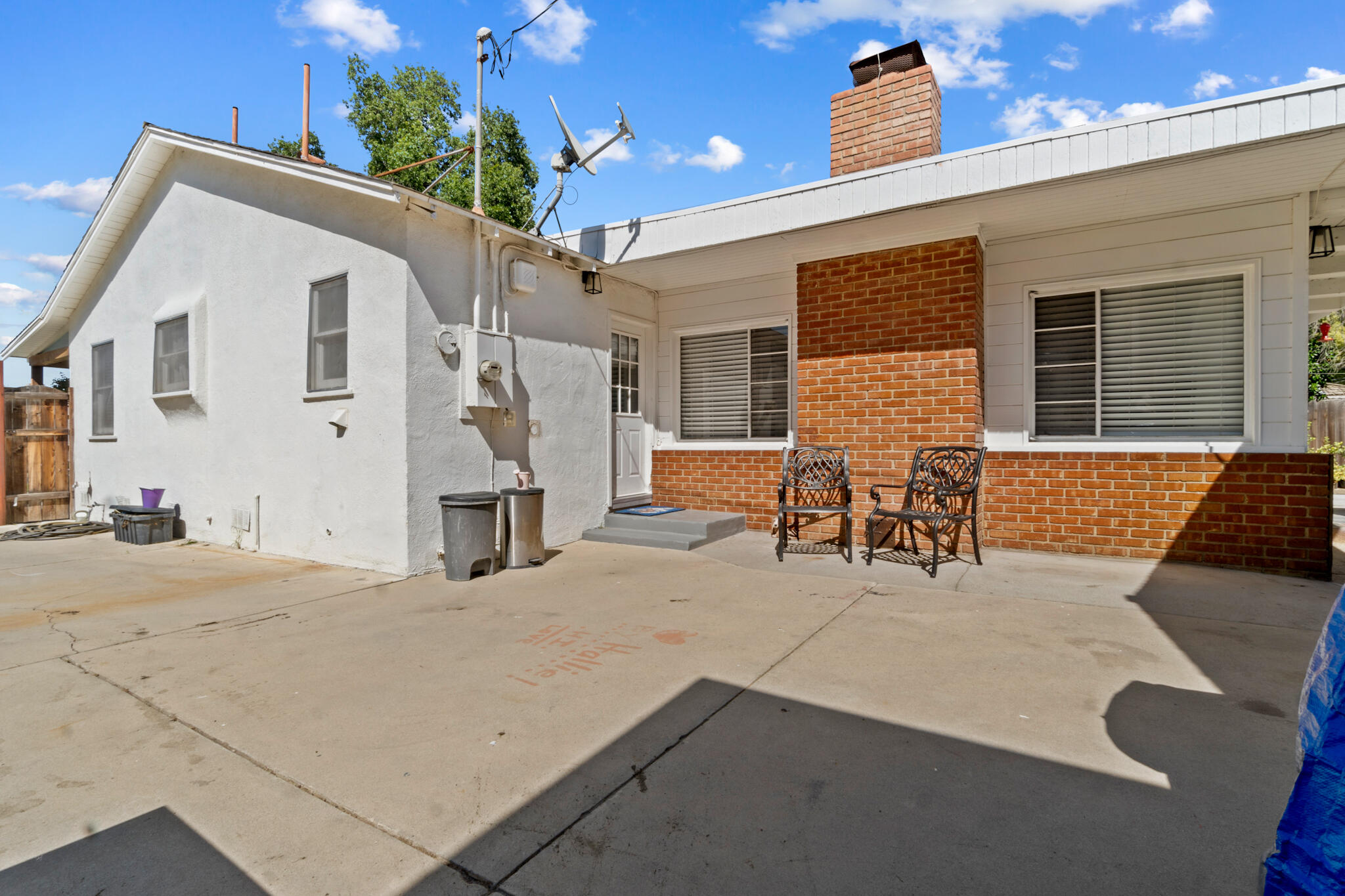 809 E Cross Avenue