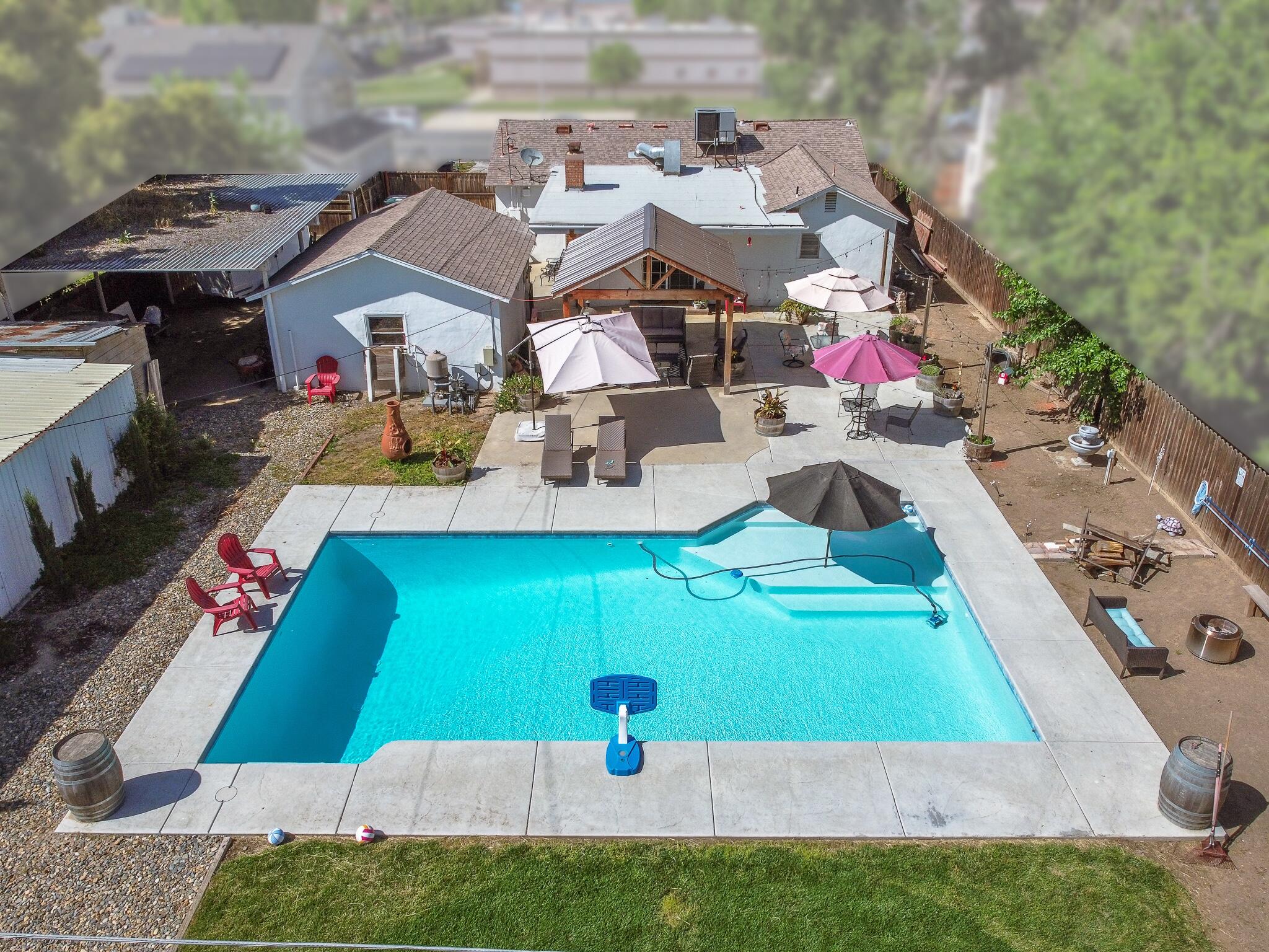 809 E Cross Avenue