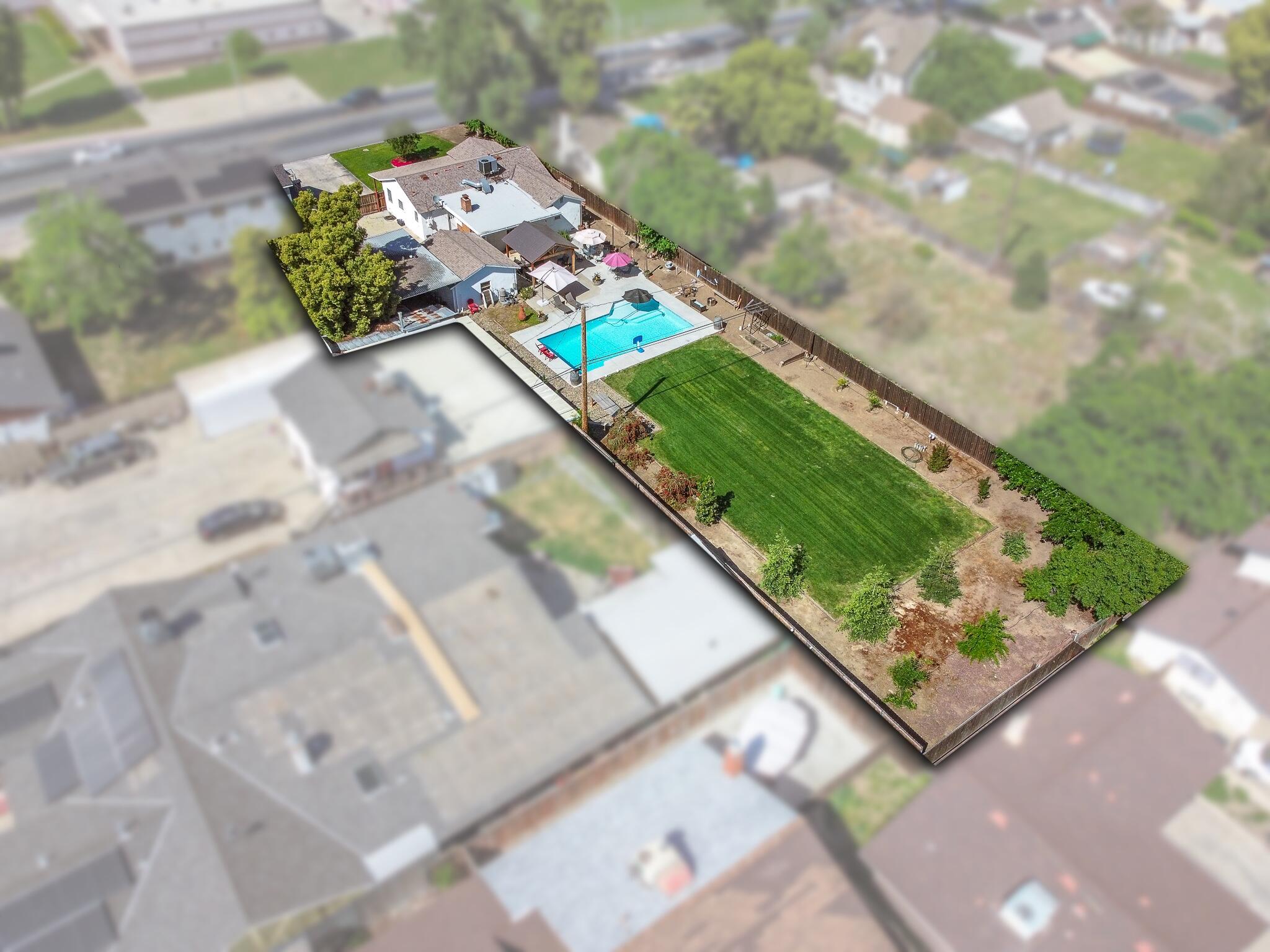 809 E Cross Avenue