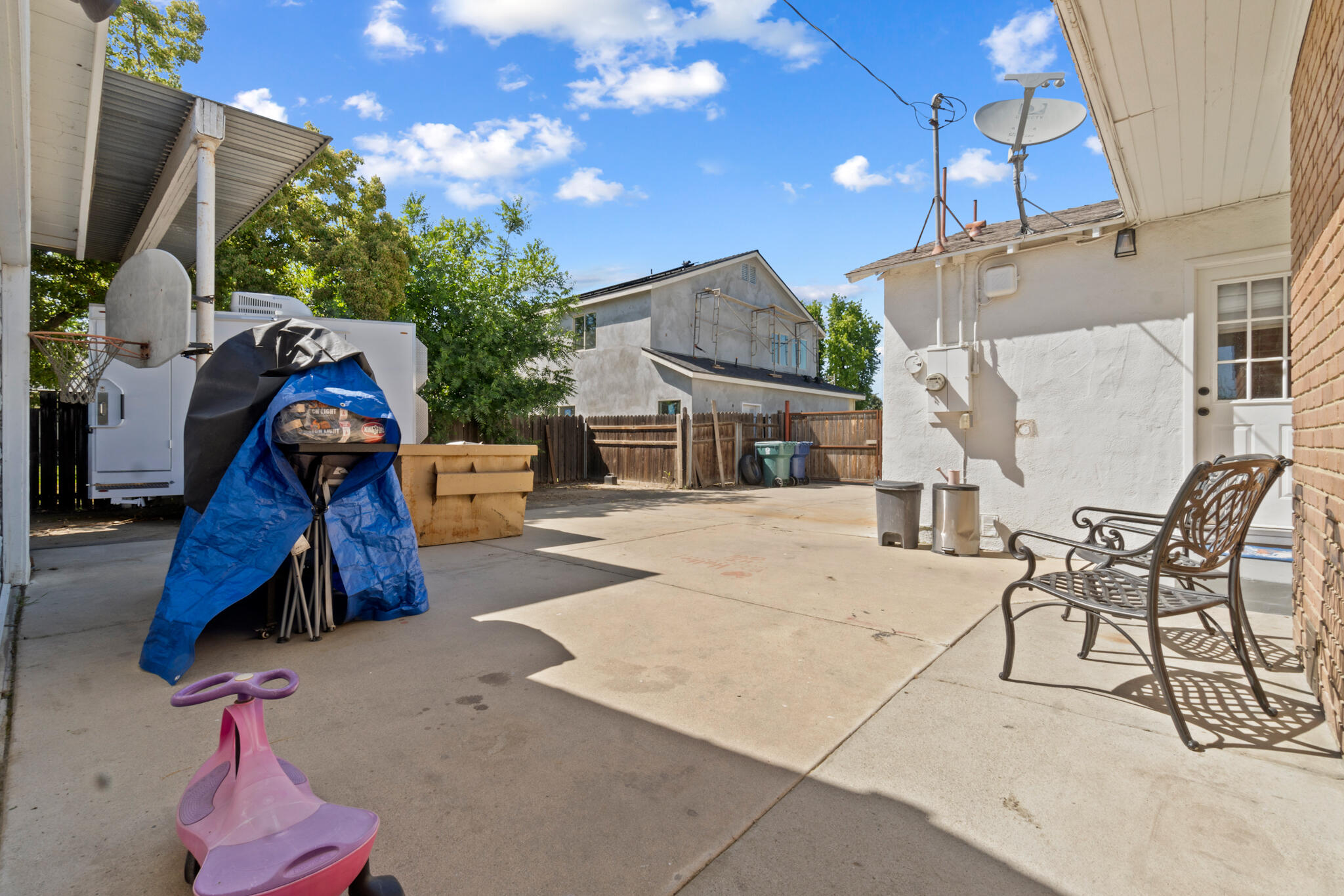 809 E Cross Avenue