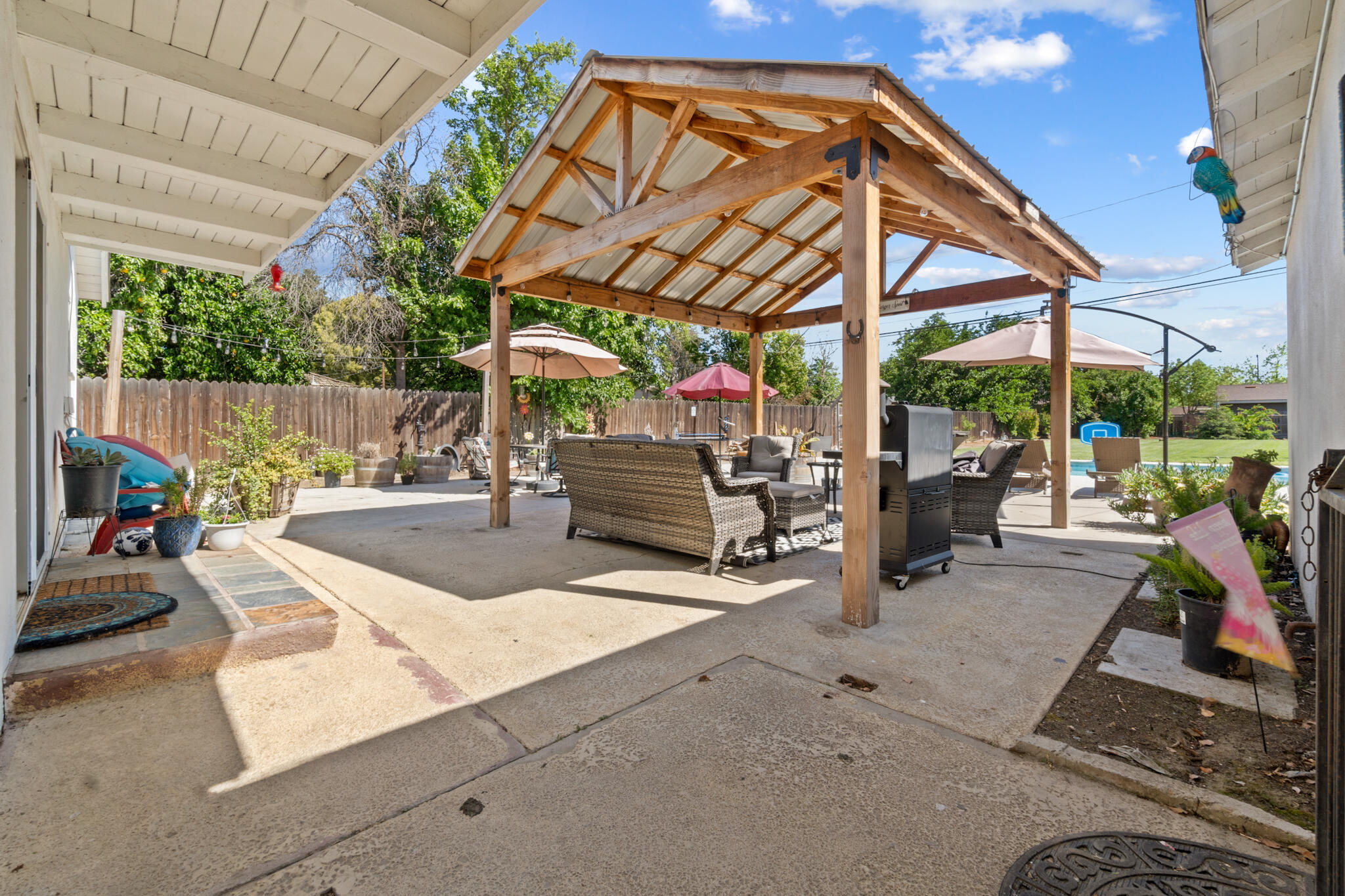 809 E Cross Avenue