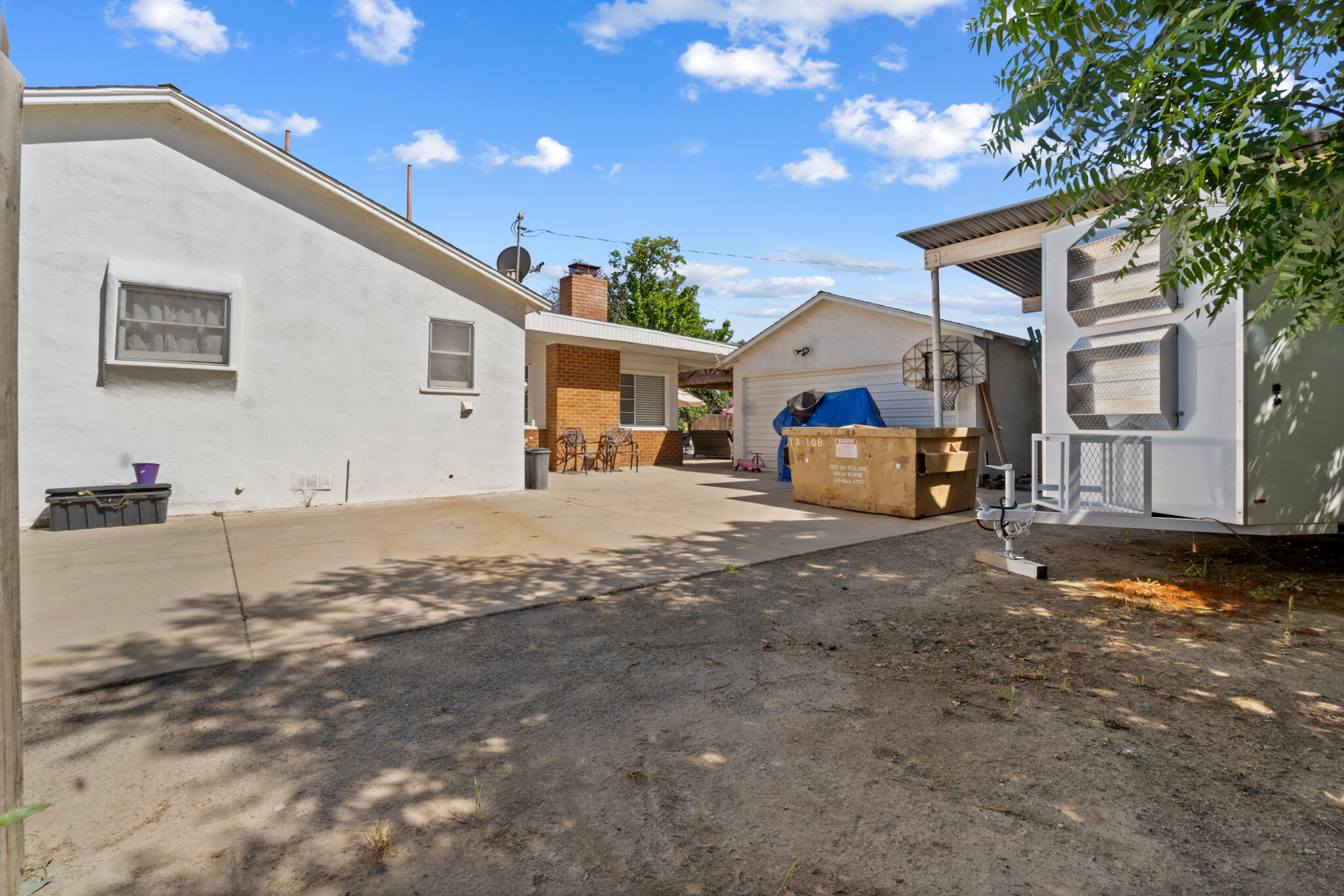 809 E Cross Avenue