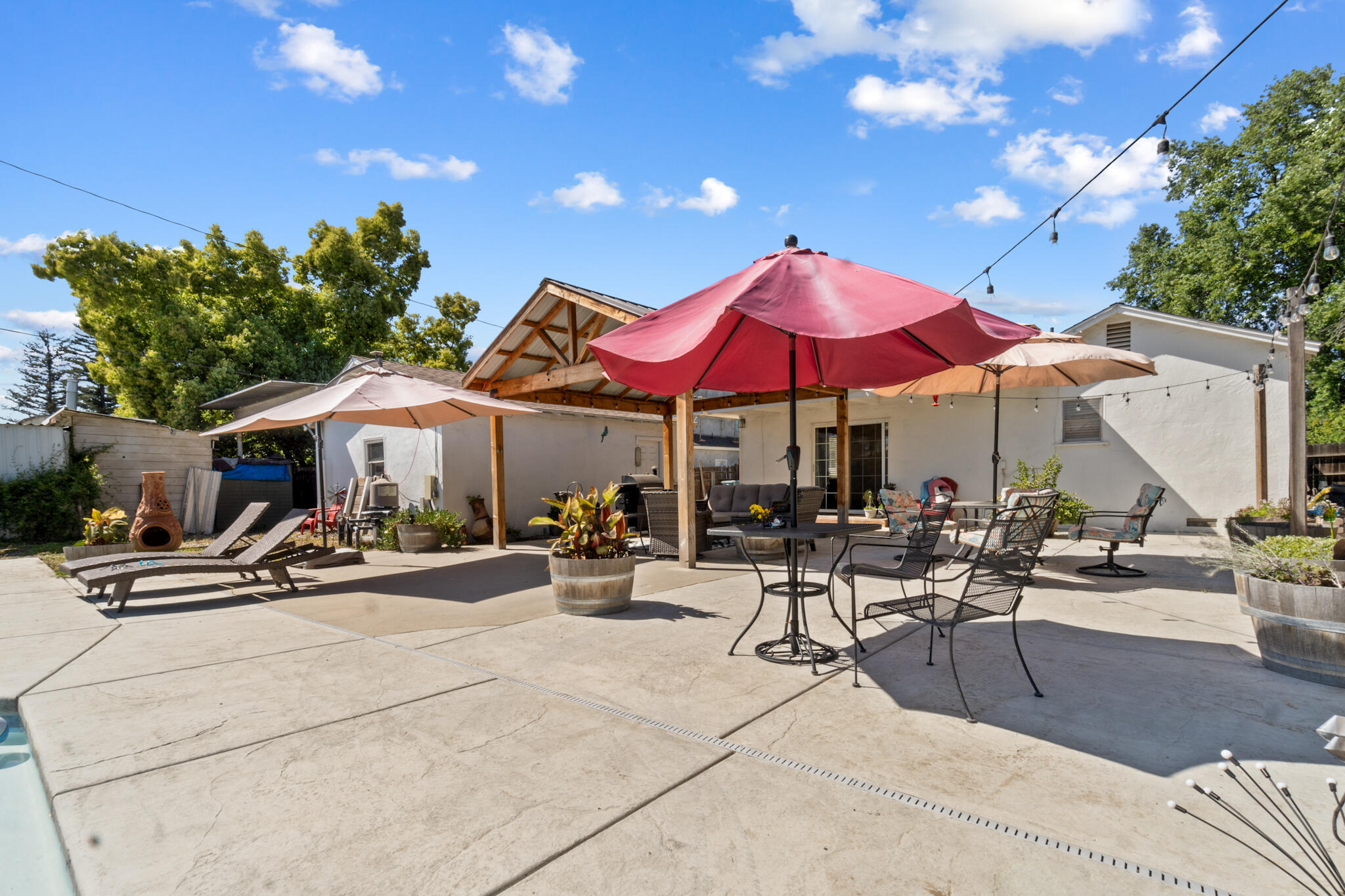809 E Cross Avenue