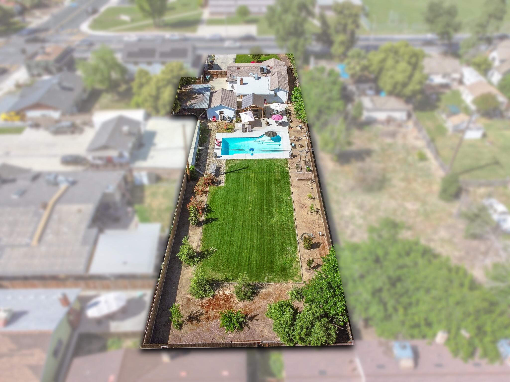 809 E Cross Avenue