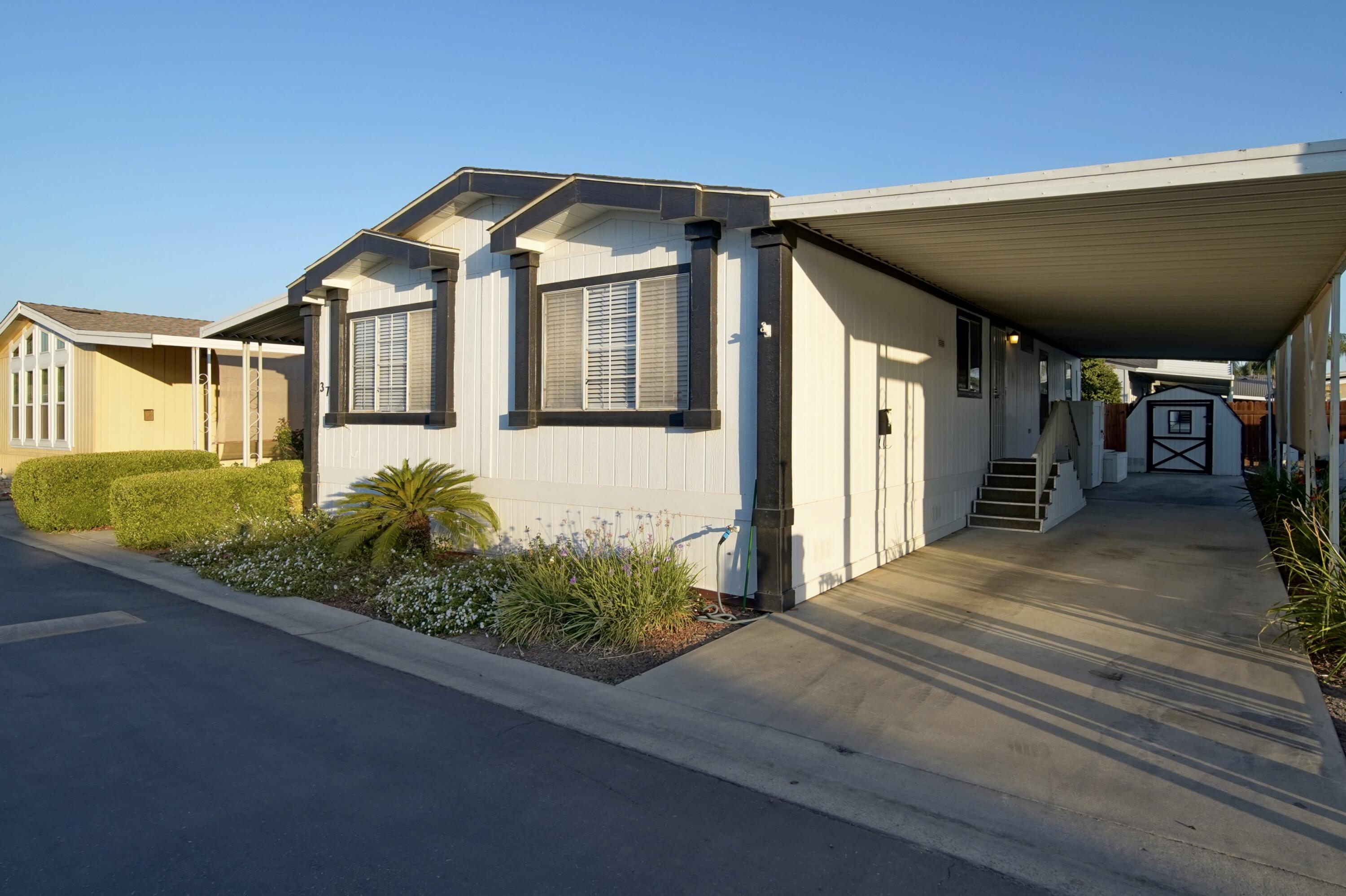 2459 N Oaks Street, 37
