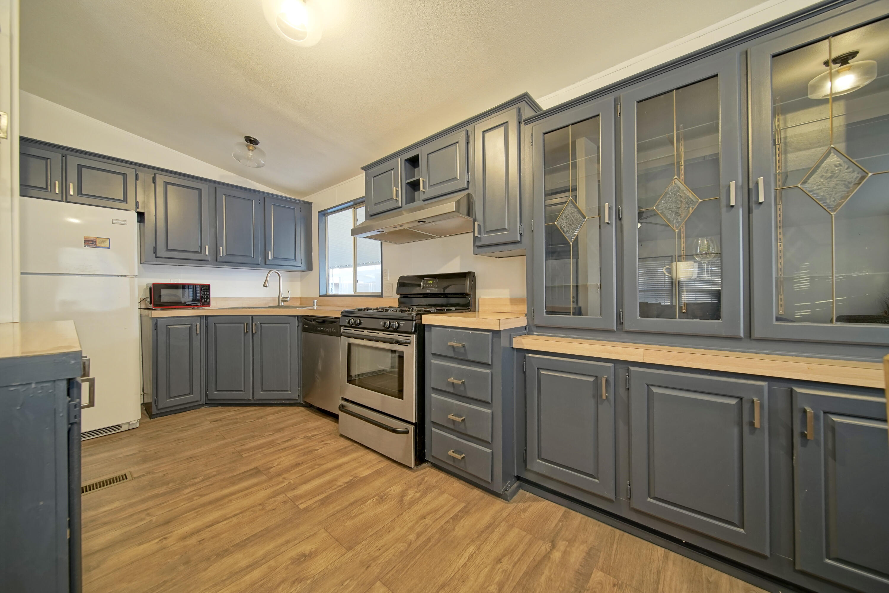 2459 N Oaks Street, 37