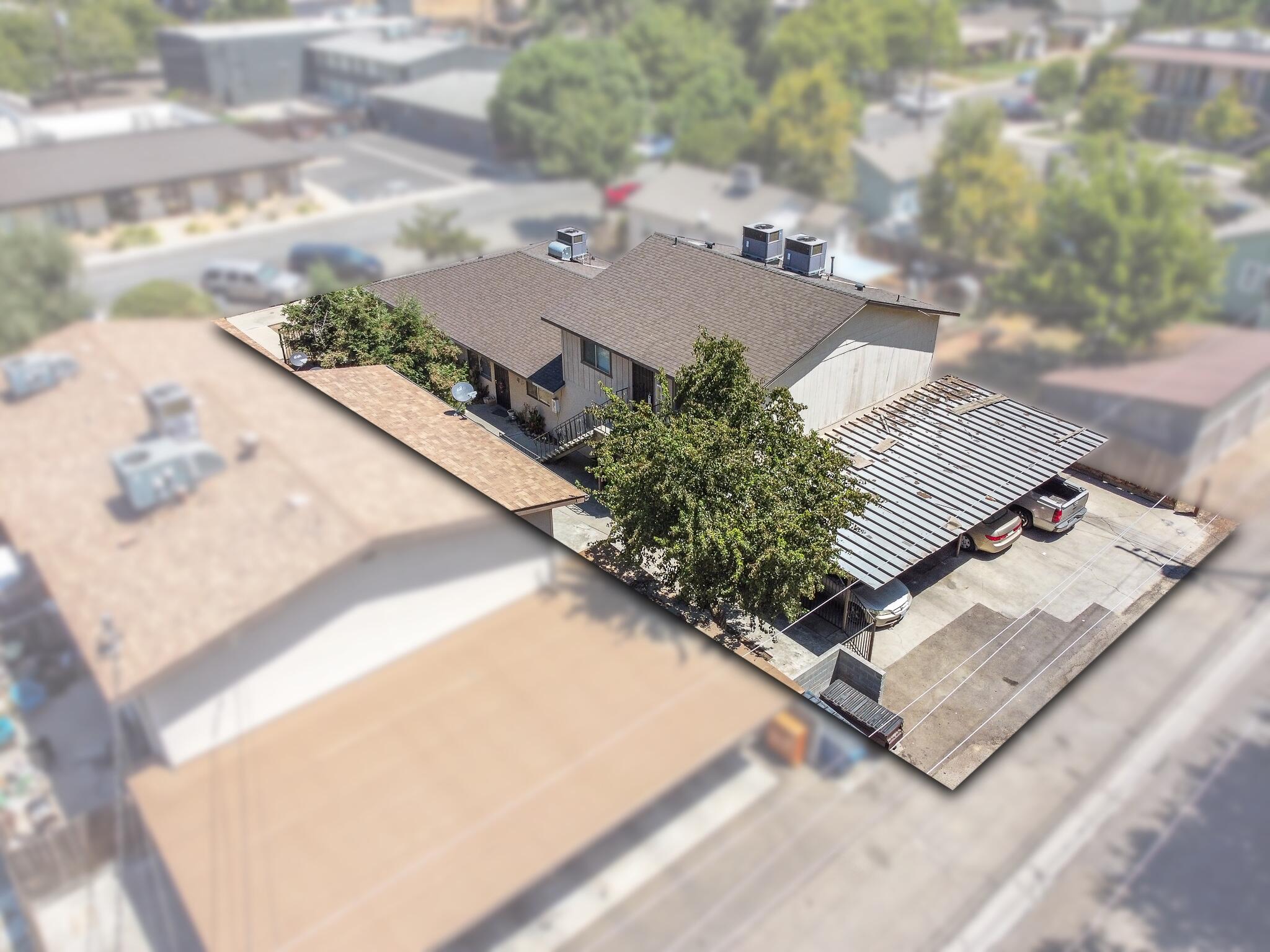 915 W Oak Avenue