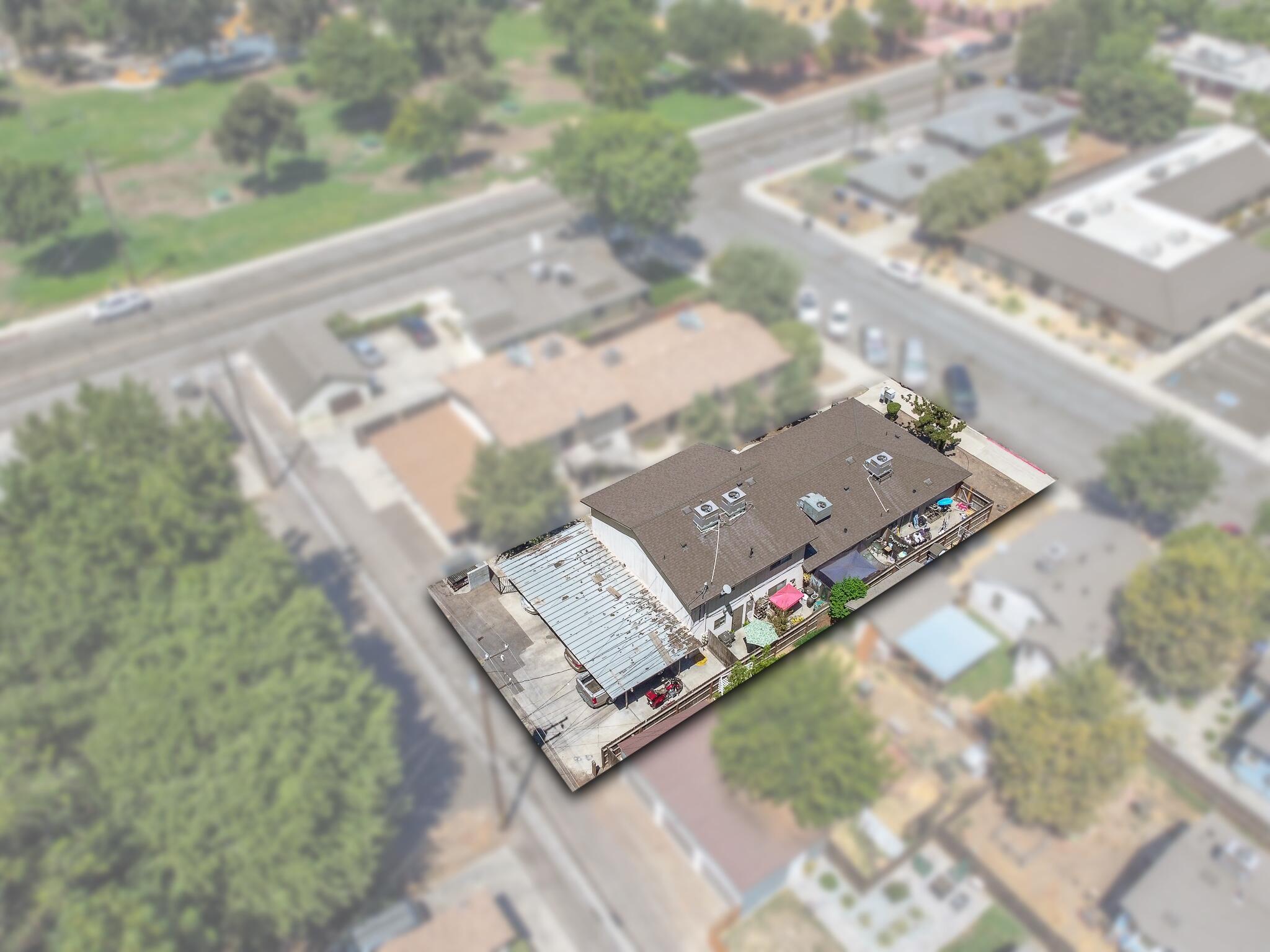 915 W Oak Avenue