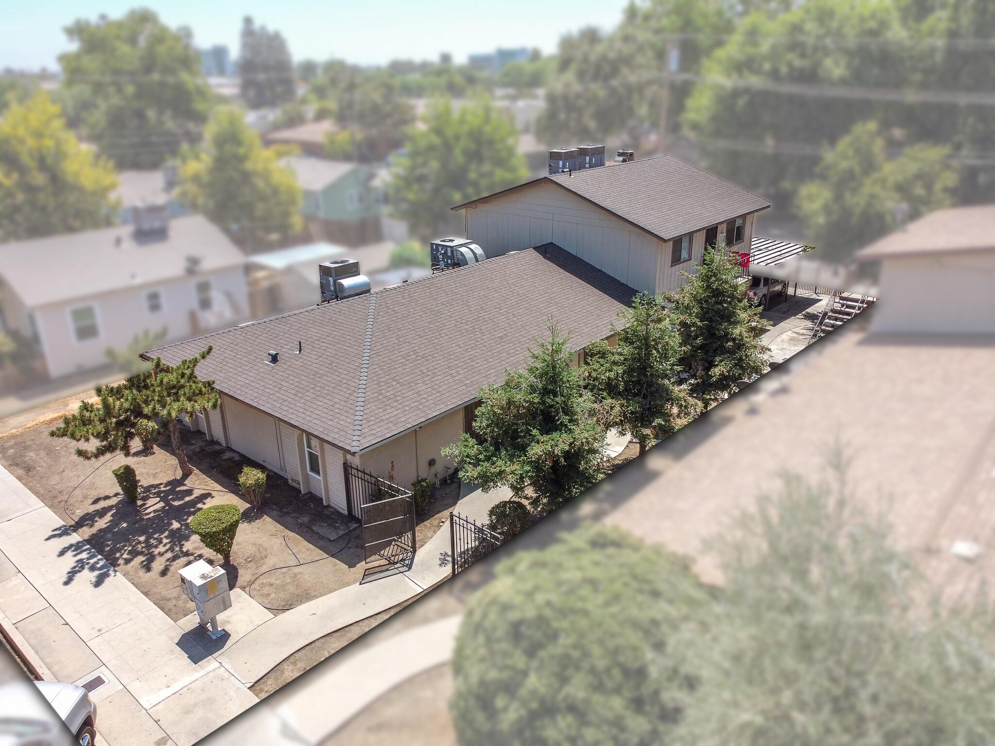 915 W Oak Avenue