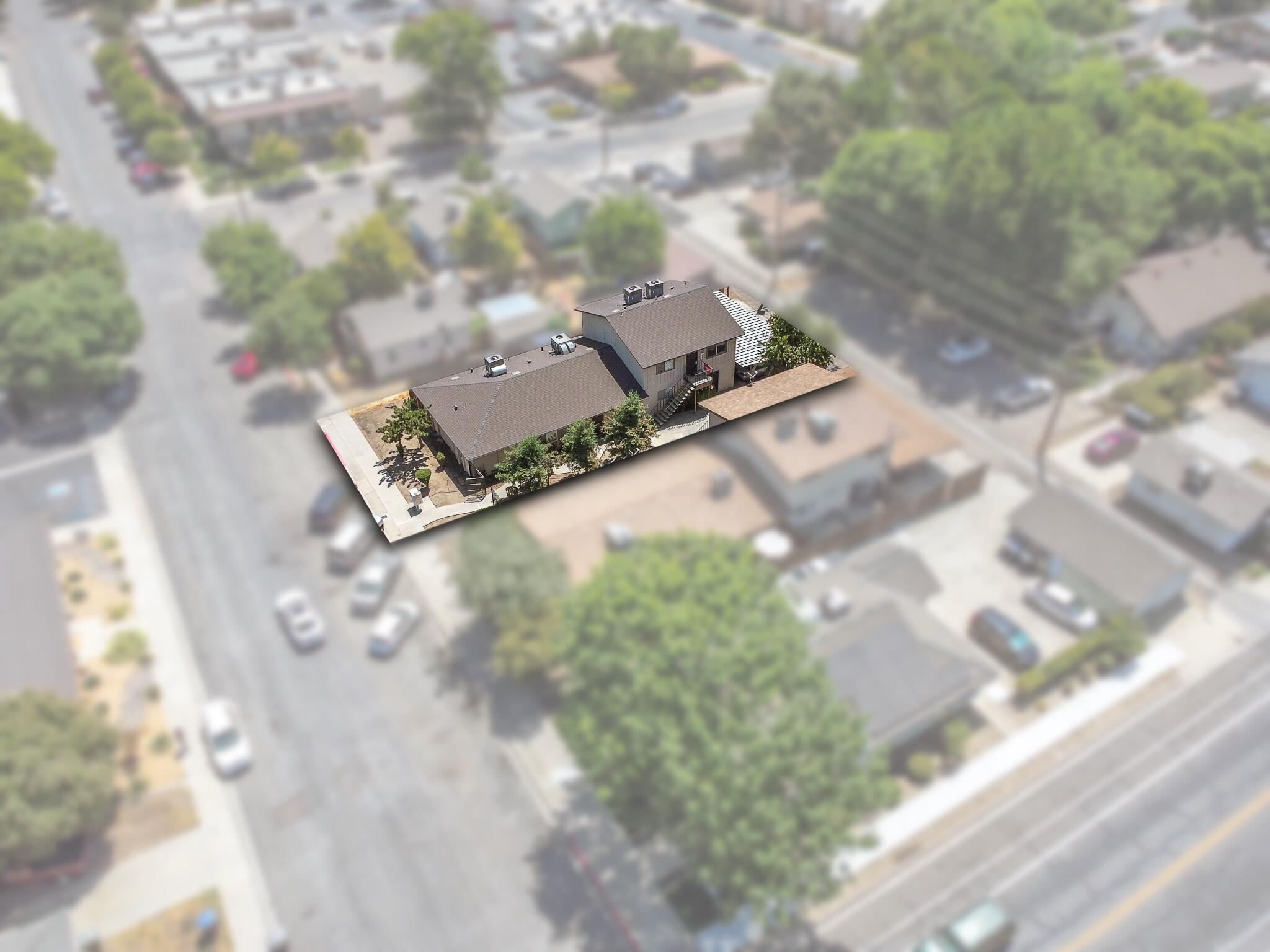 915 W Oak Avenue