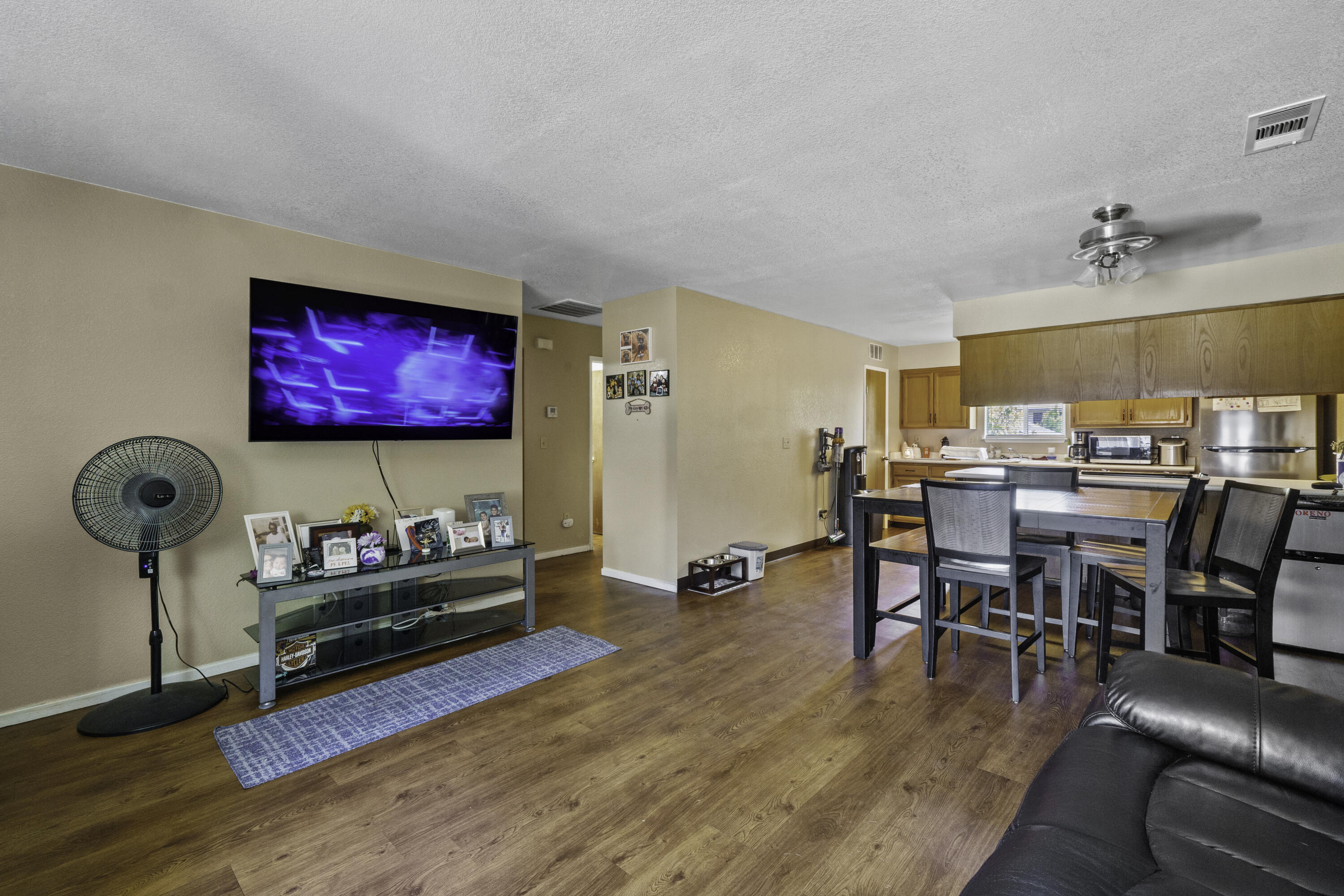 919 W Oak Avenue