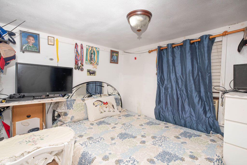 12446 Ave 322