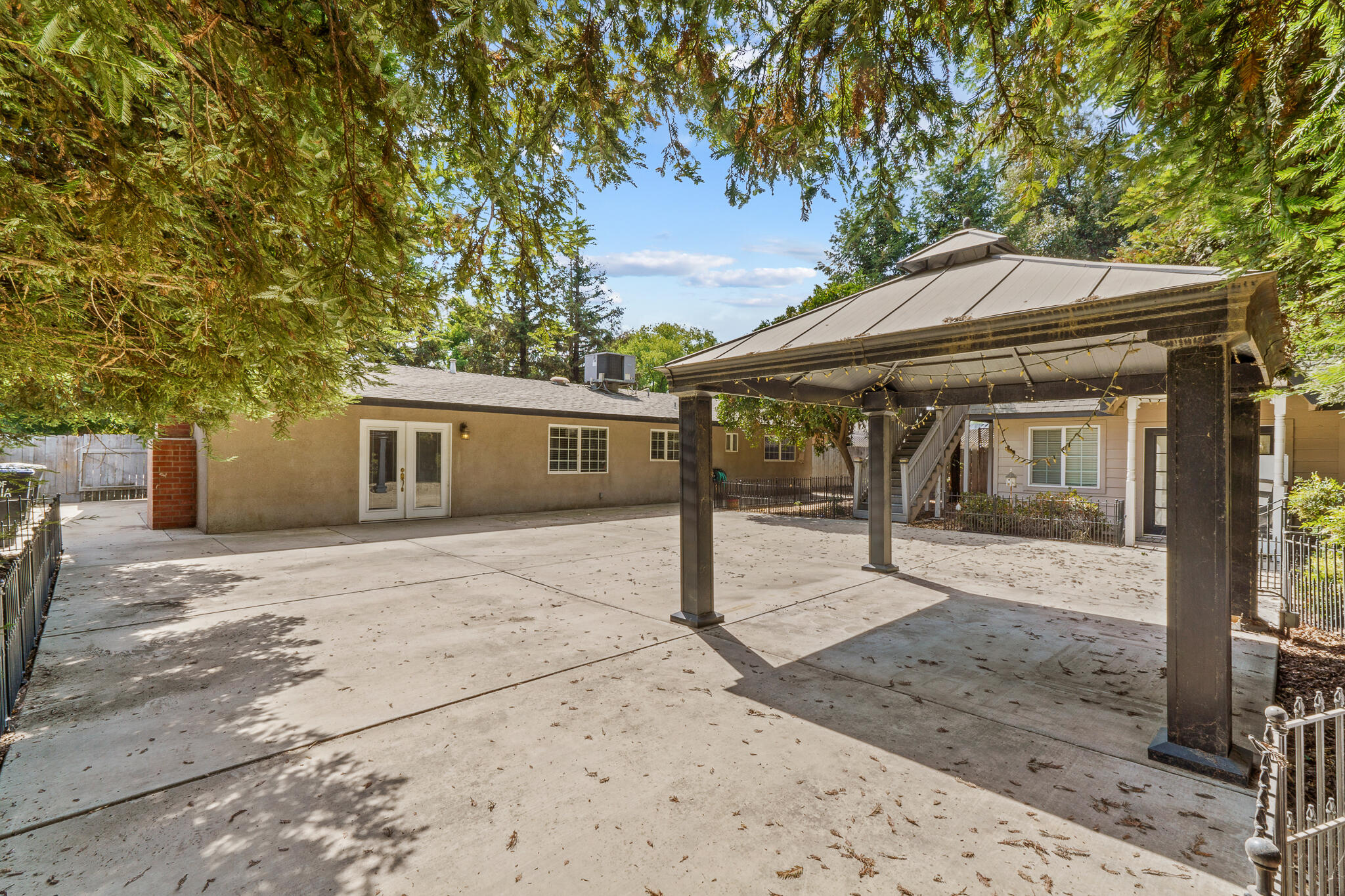 1804 W Sunnyside Avenue