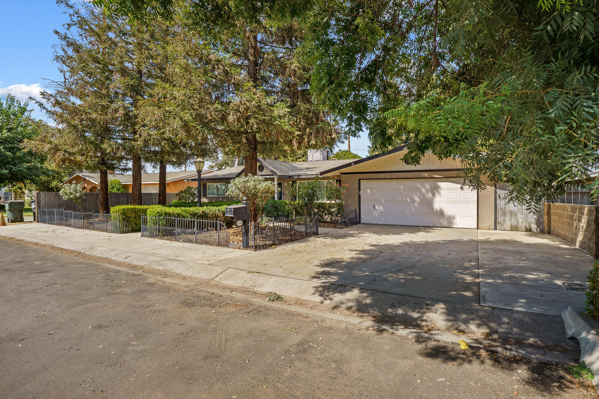 1804 W Sunnyside Avenue