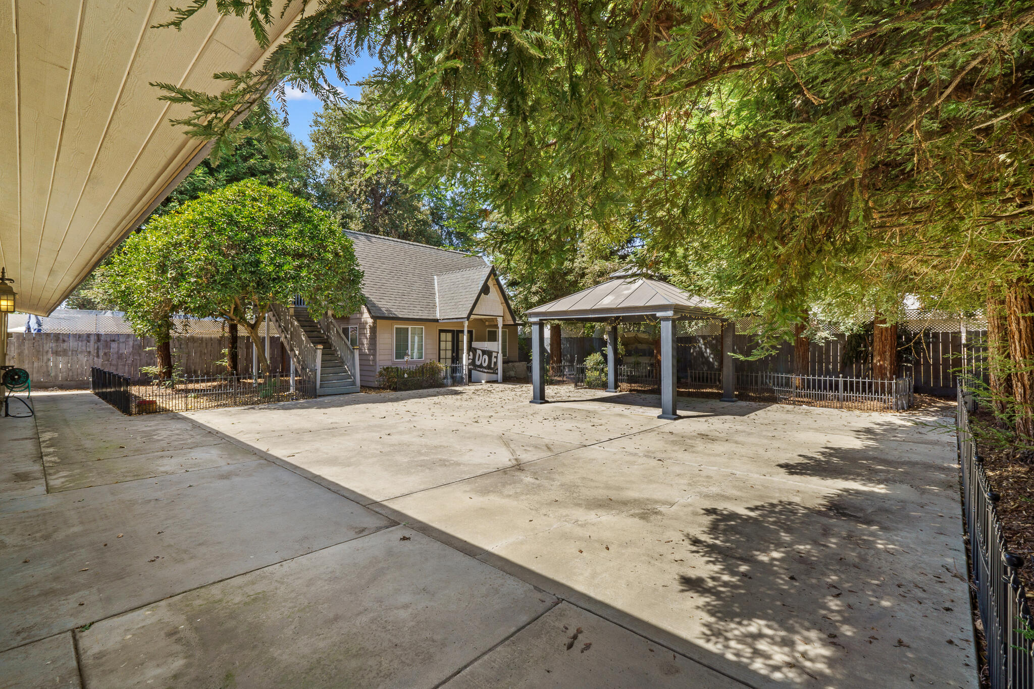 1804 W Sunnyside Avenue