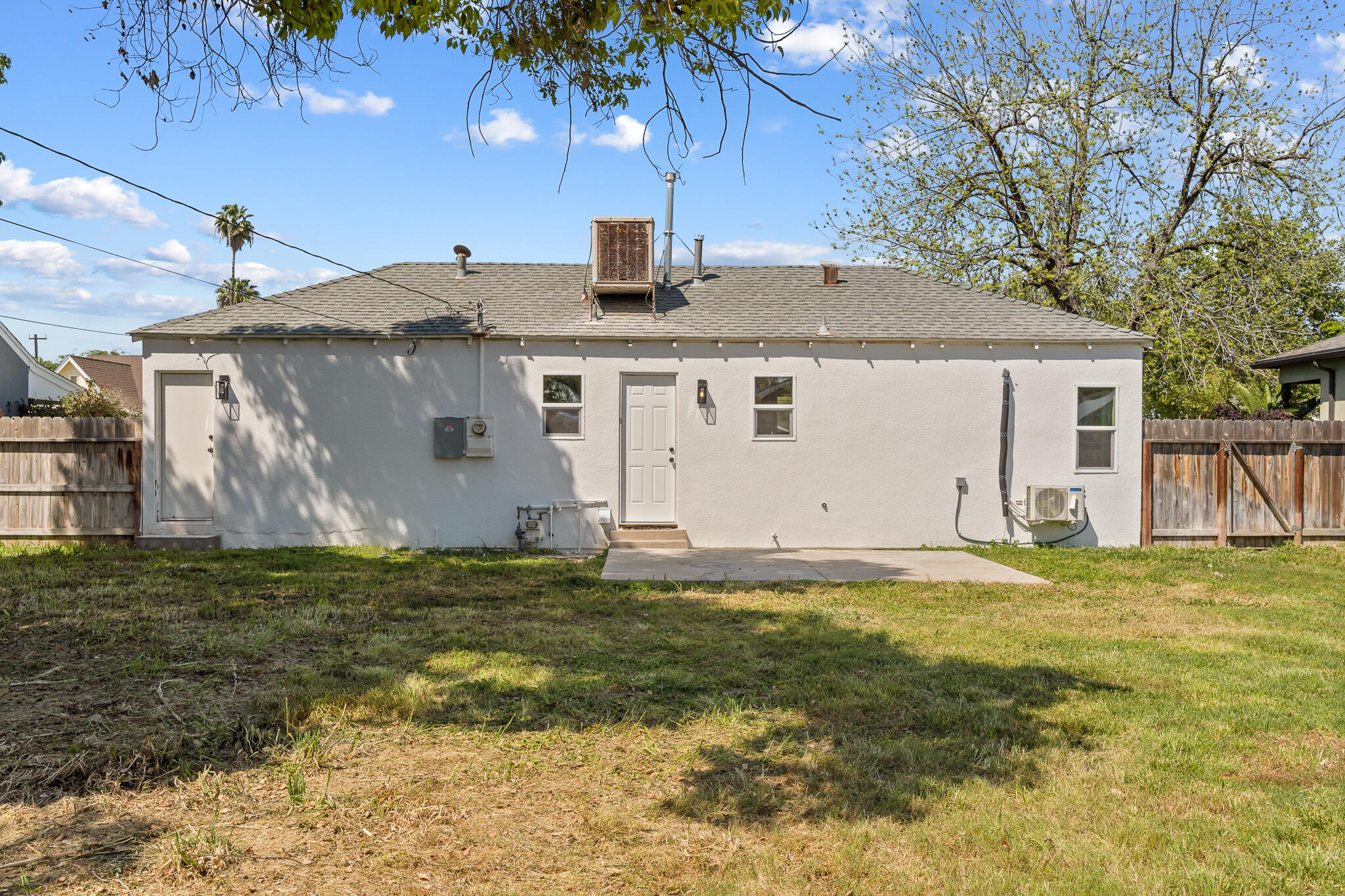 837 E Apricot Avenue