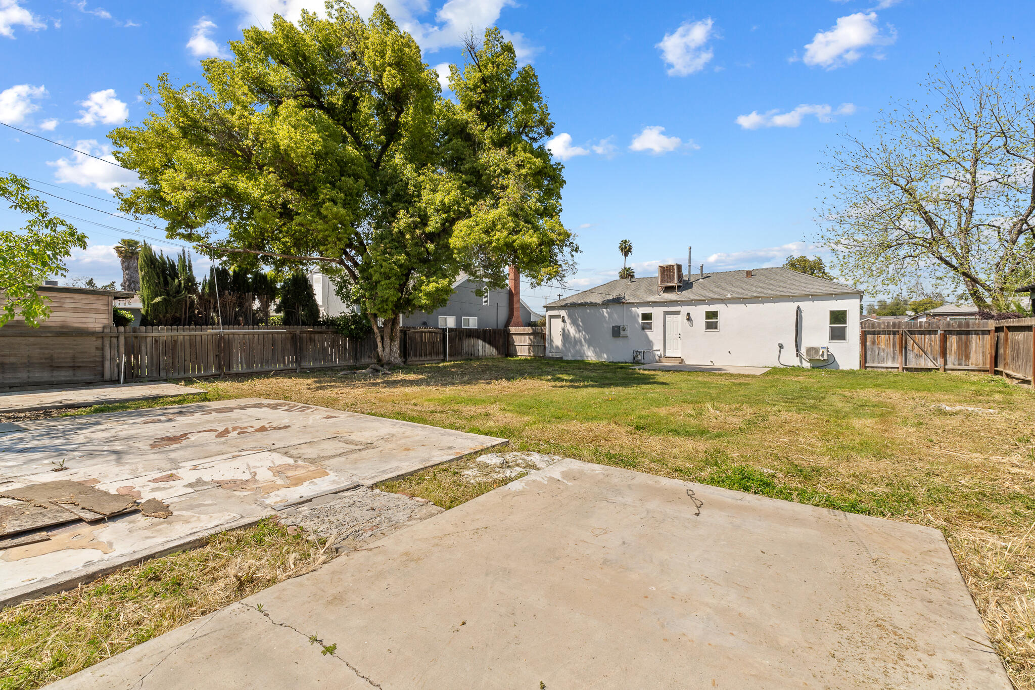 837 E Apricot Avenue