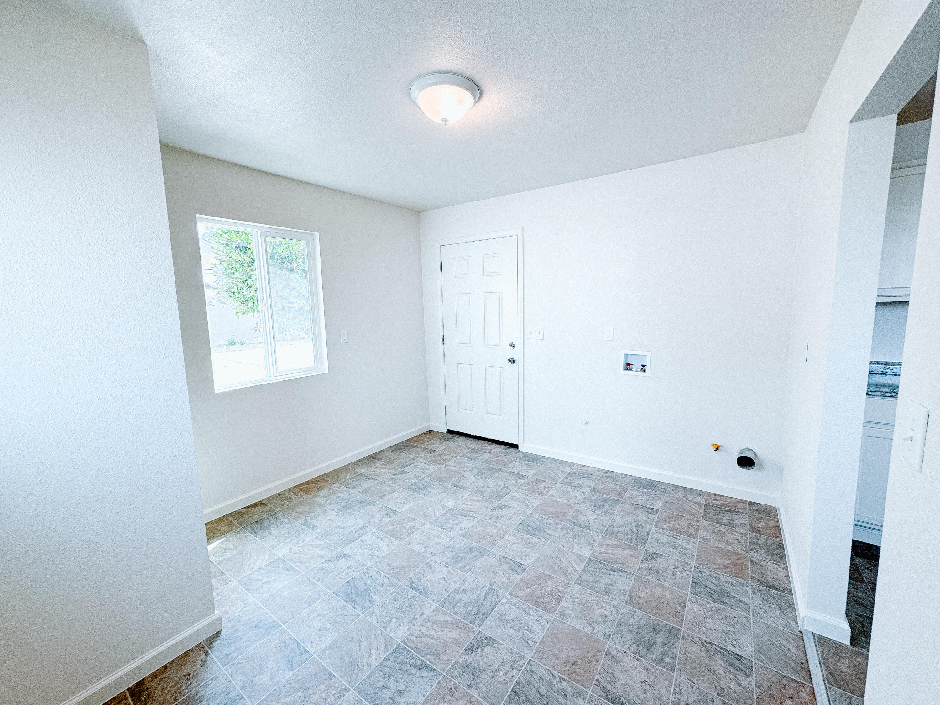 16467 Ave 168