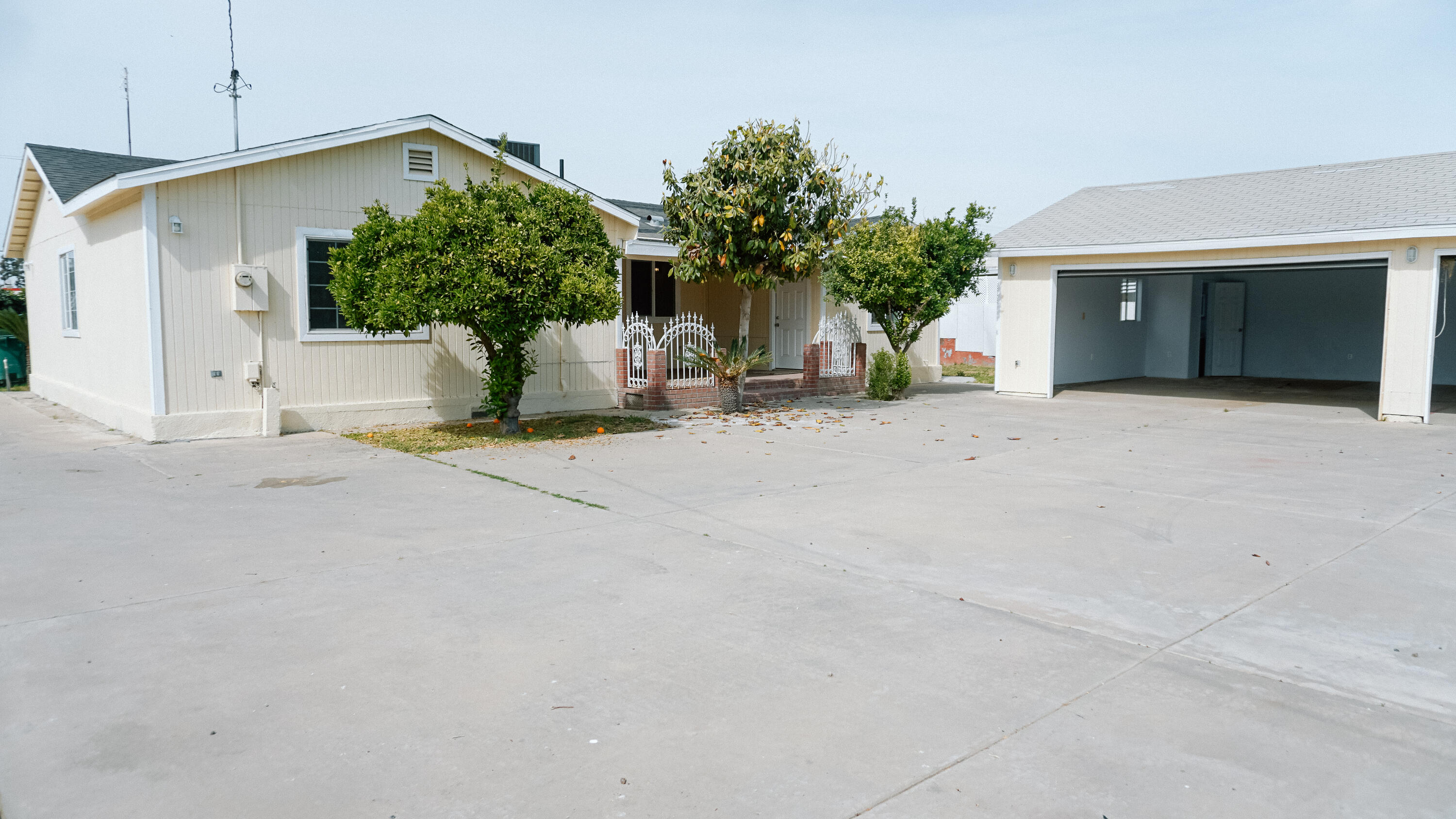 16467 Ave 168