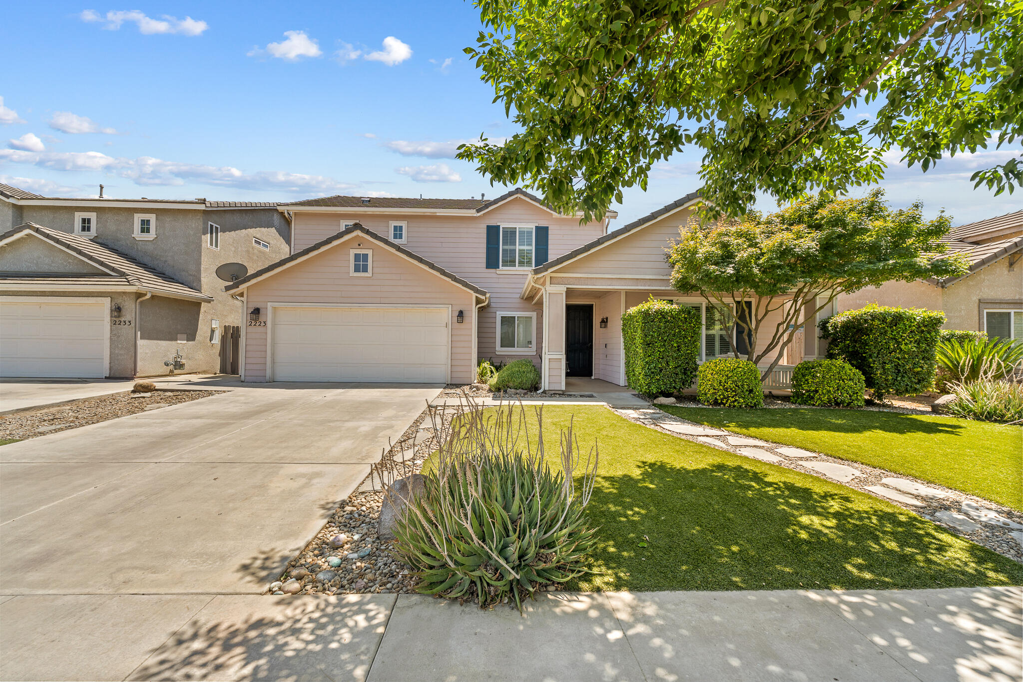2223 E La Vida Avenue