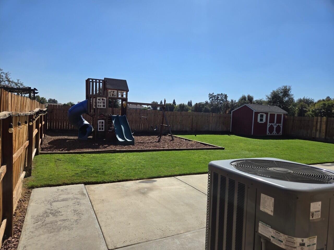 2223 E La Vida Avenue